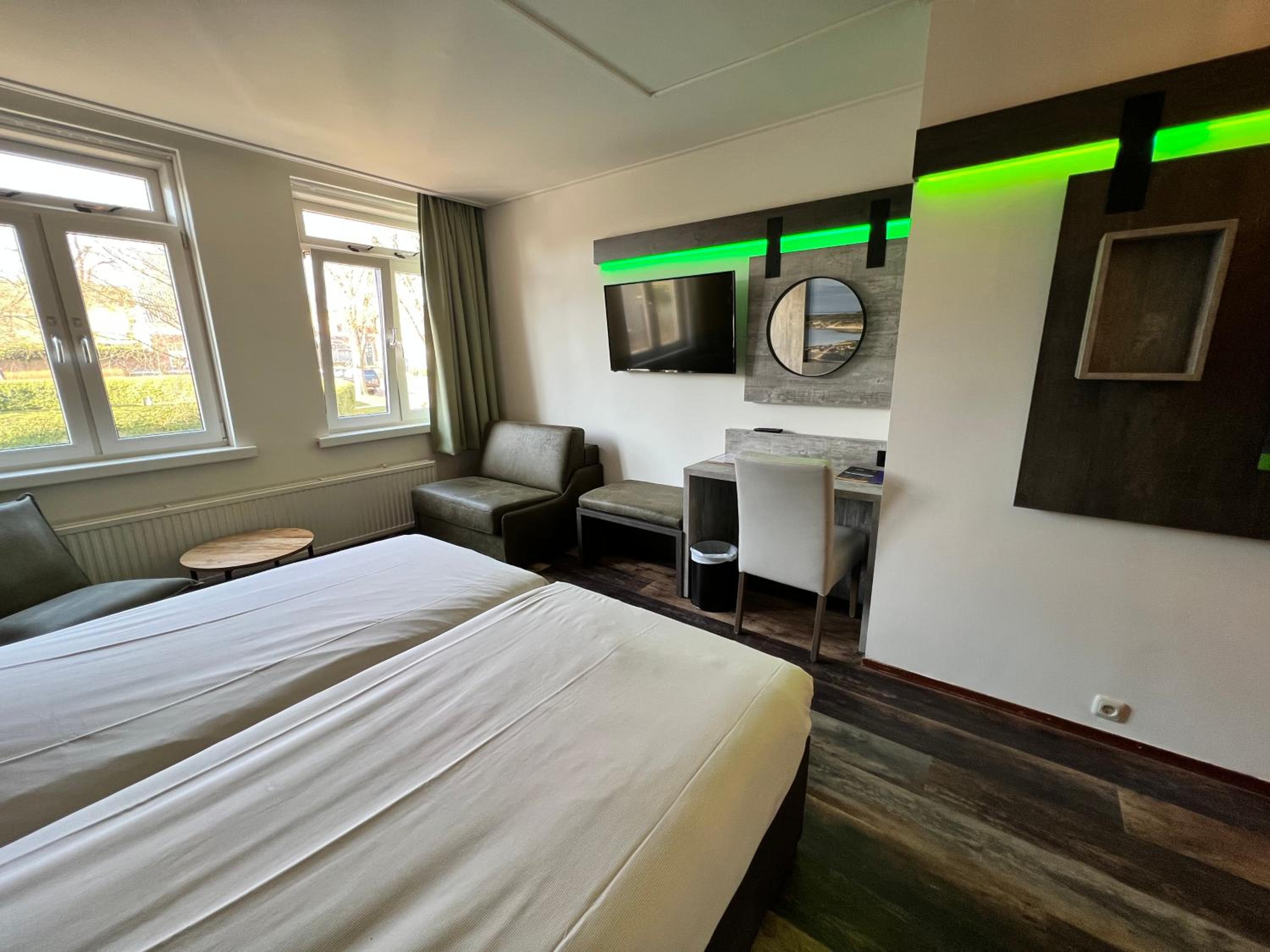 Double or Twin Room with Bath photo 2