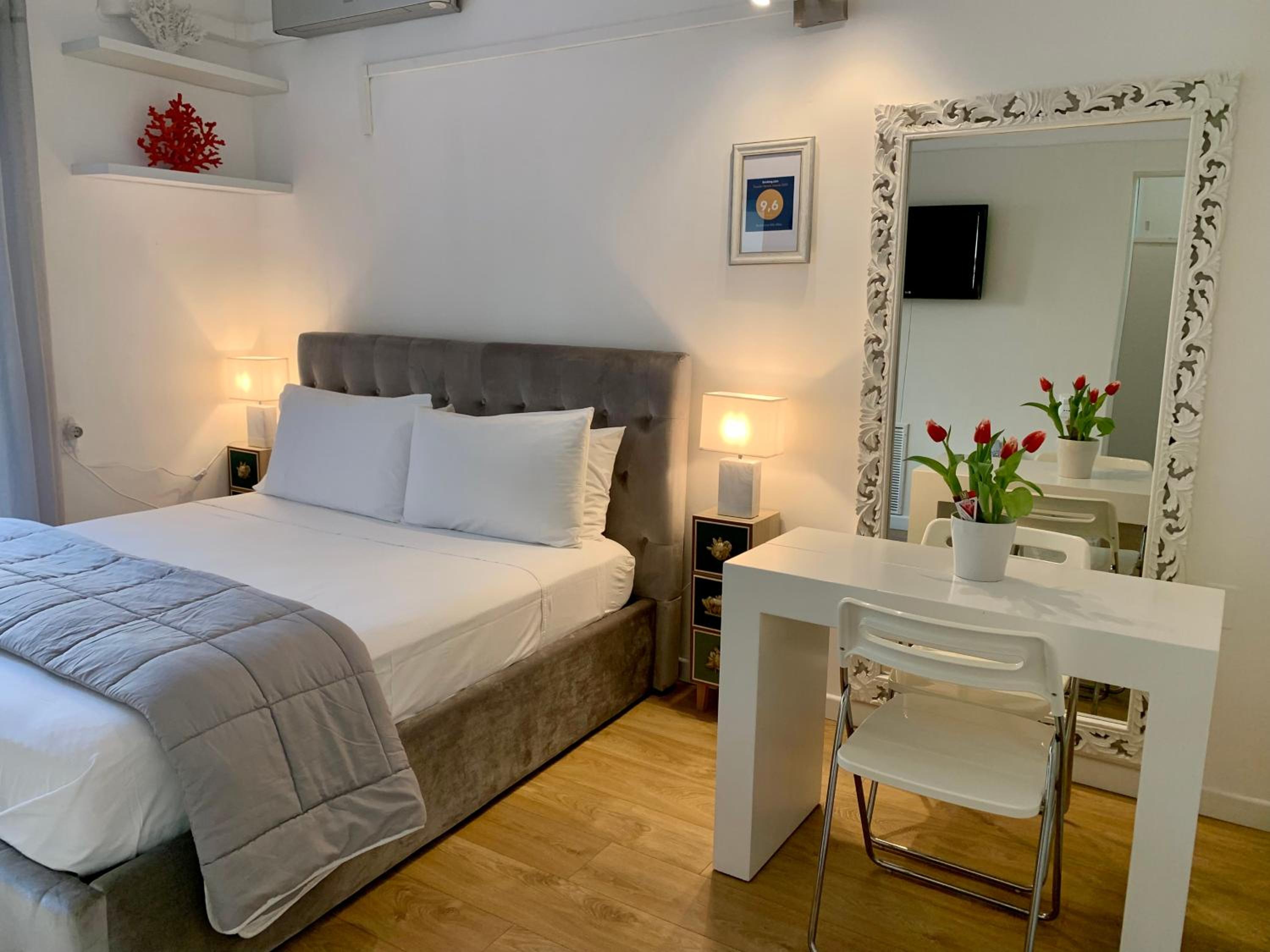 Studio Apartment photo 1