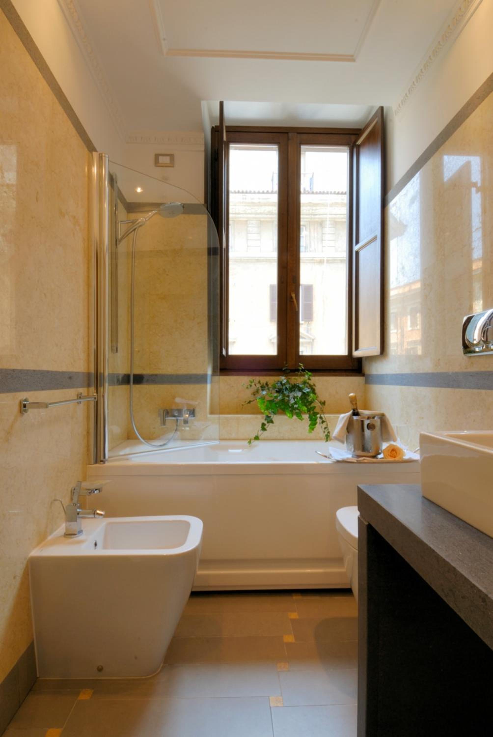 Superior Double Room thumbnail 6