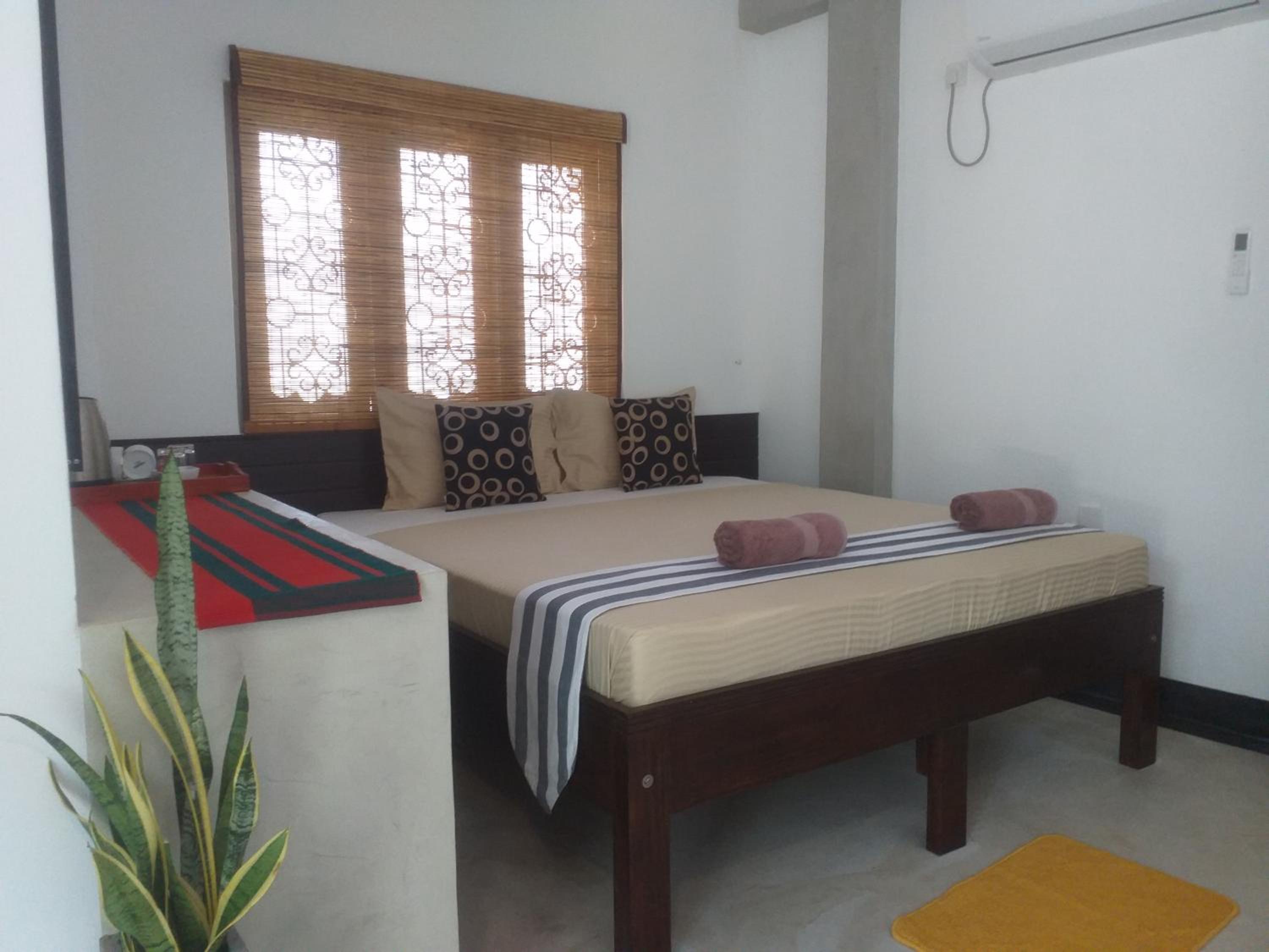 Deluxe King Room with Pool View photo 3