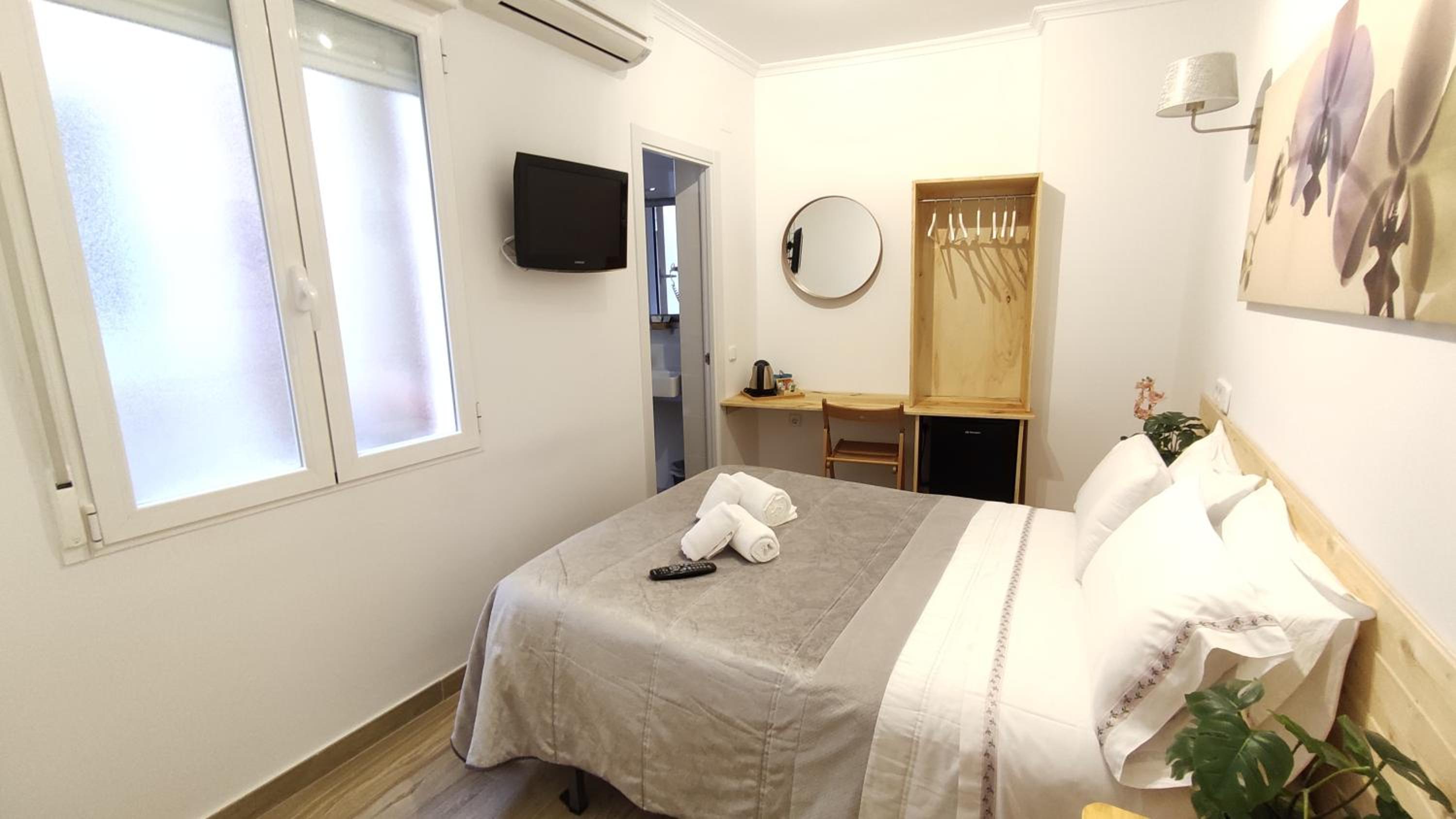 Double Room with Private Bathroom photo 3