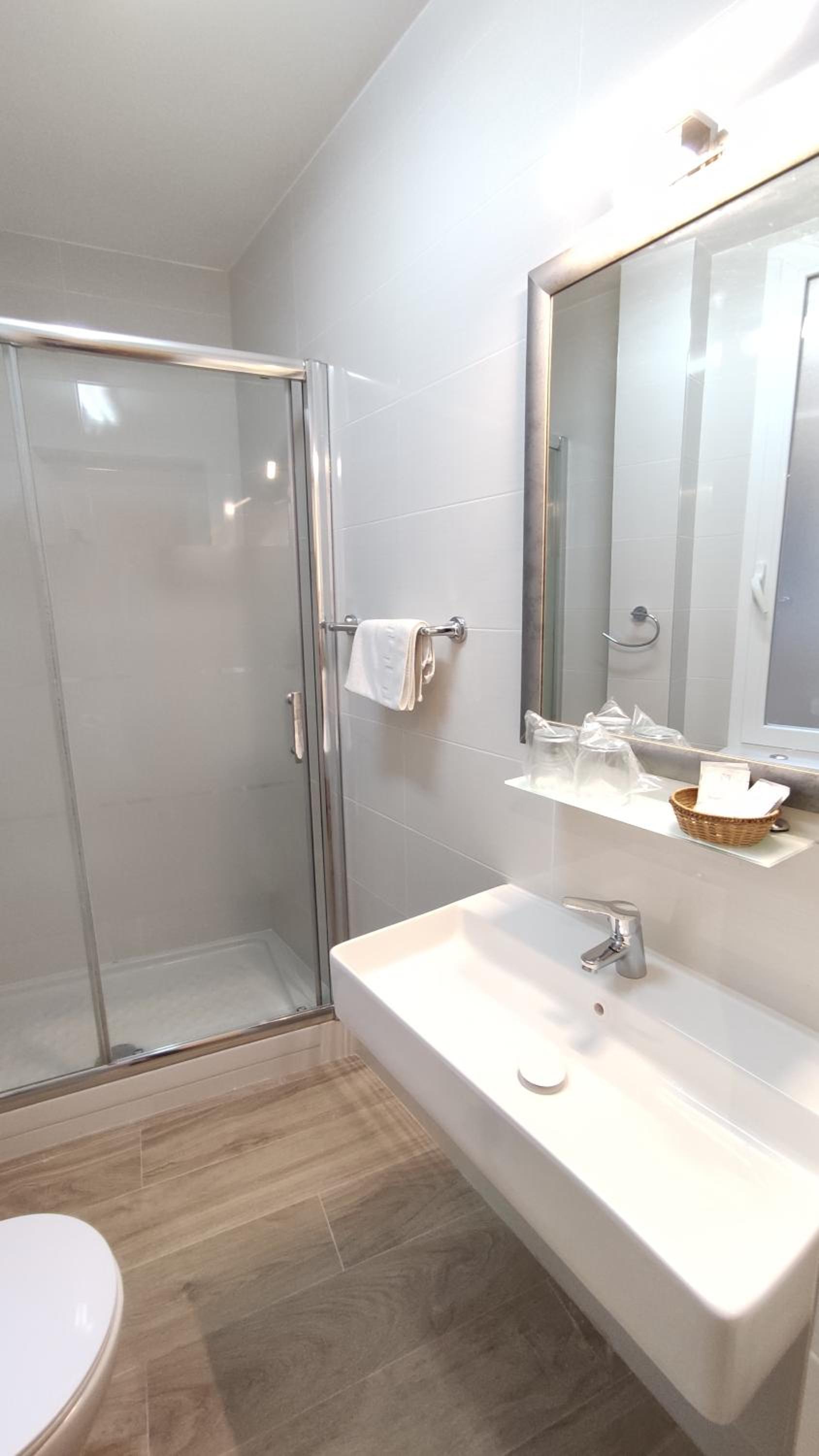 Double Room with Private Bathroom photo 2
