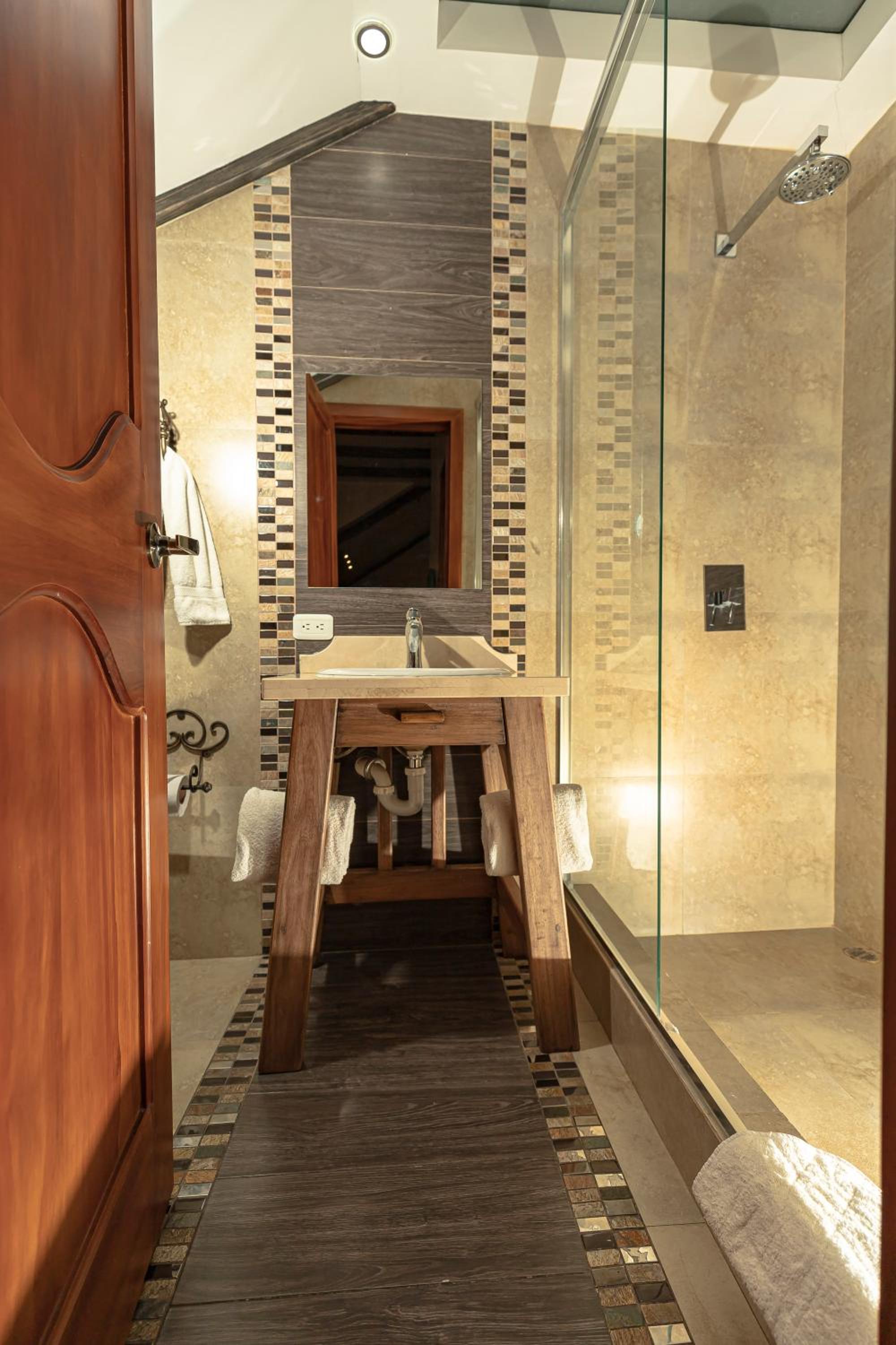Quadruple Room with Private Bathroom photo 2