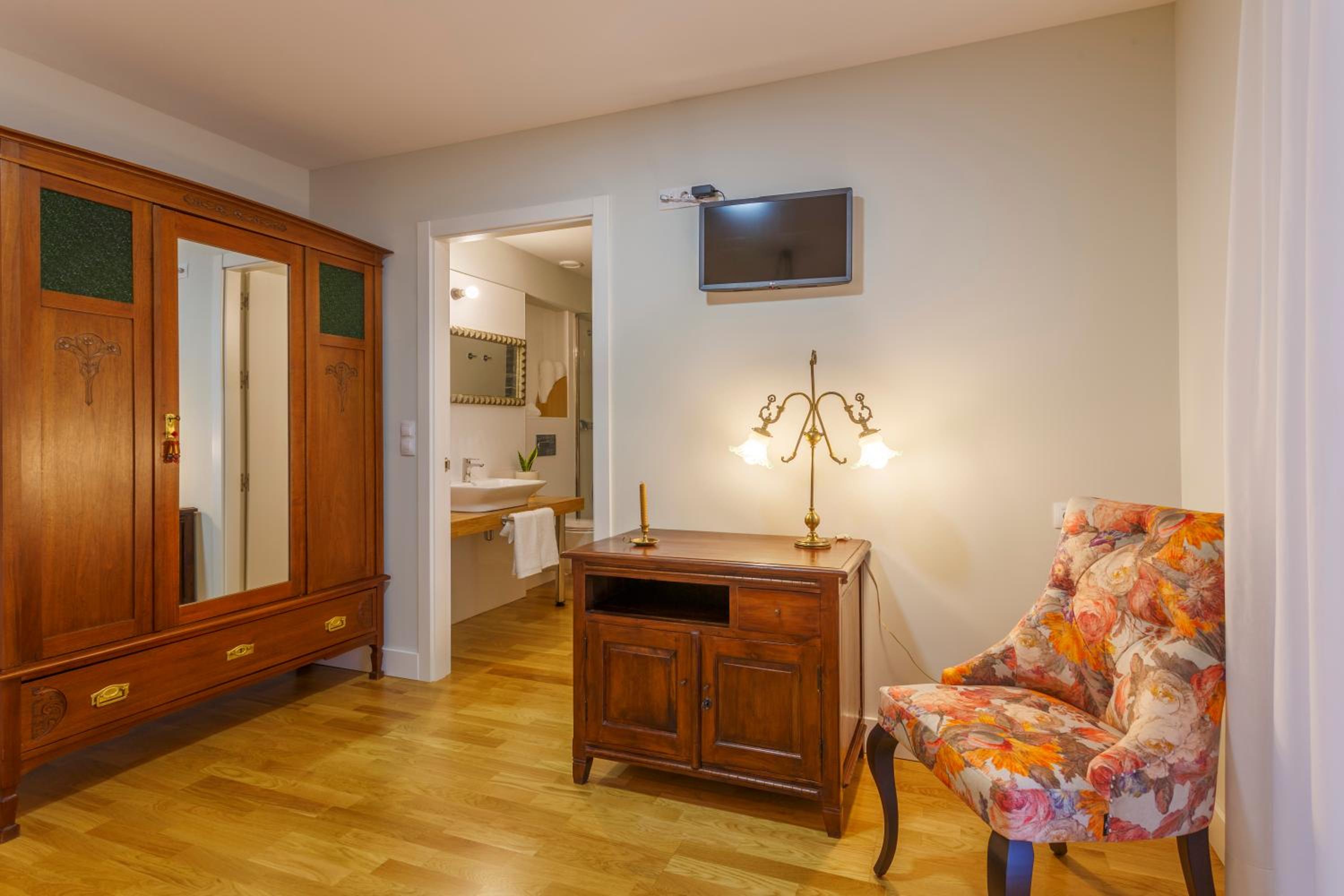 Twin Room - Photo 2