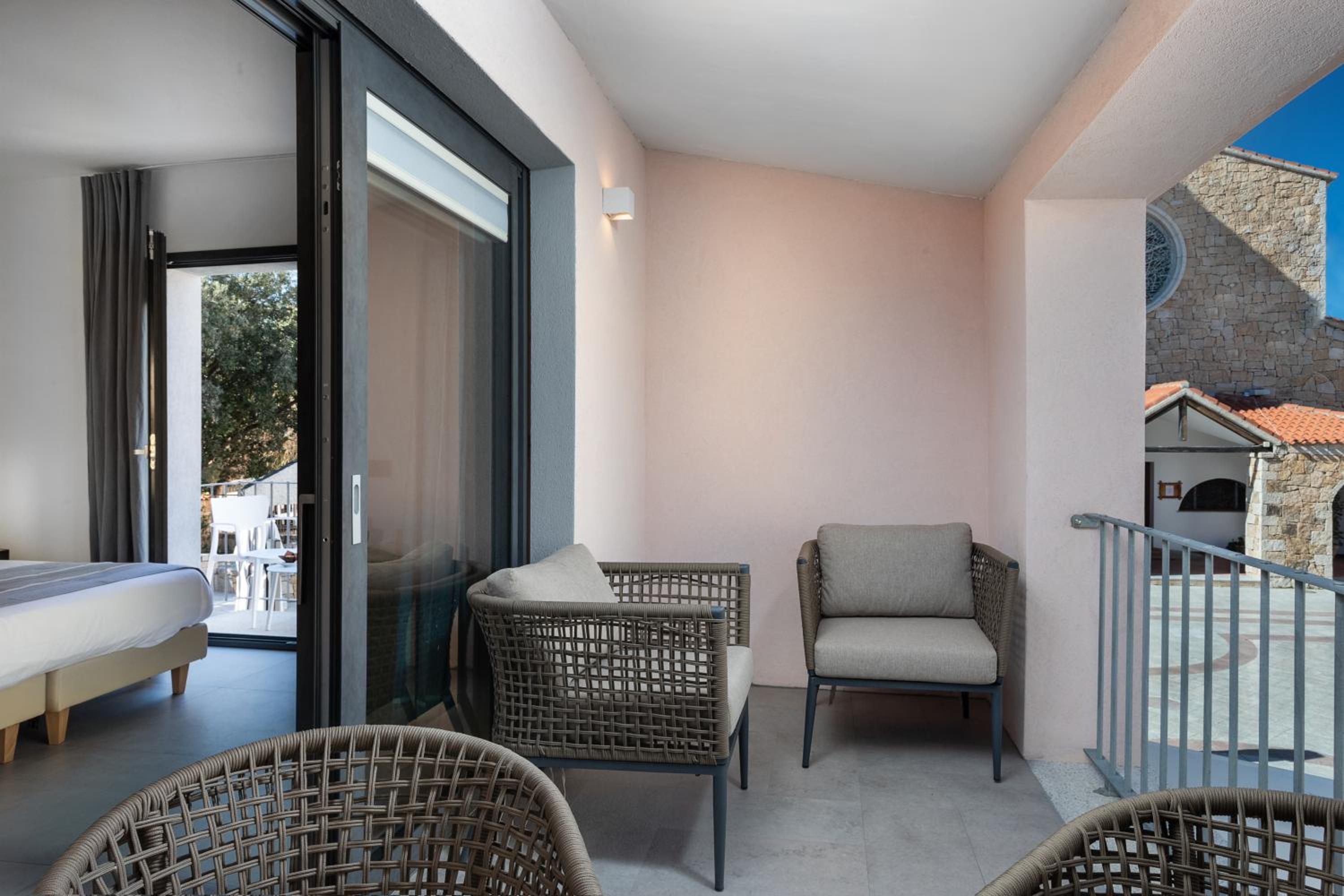 King Room with Balcony photo 3