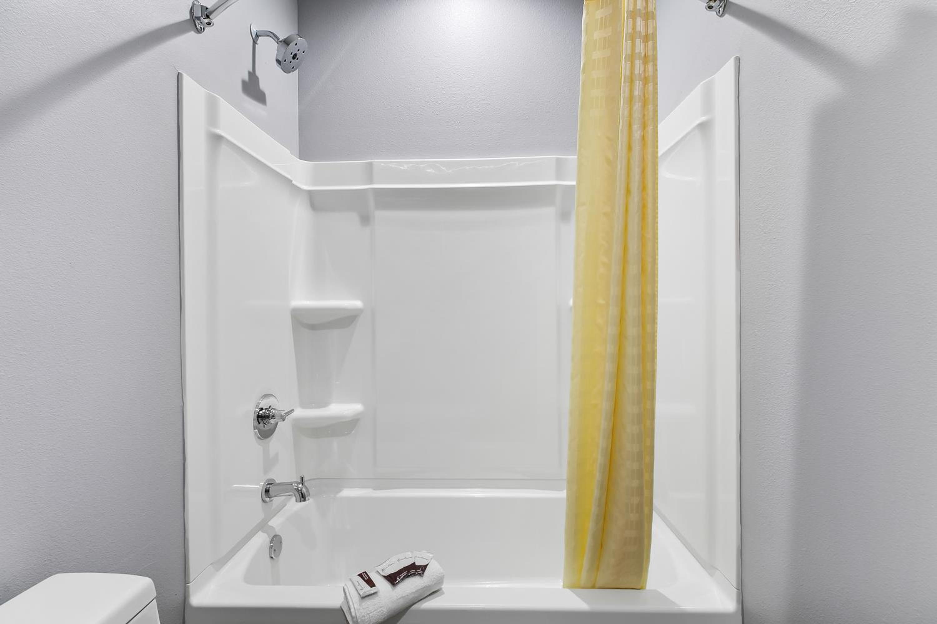 Deluxe Double Room with Private Balcony - Photo 4