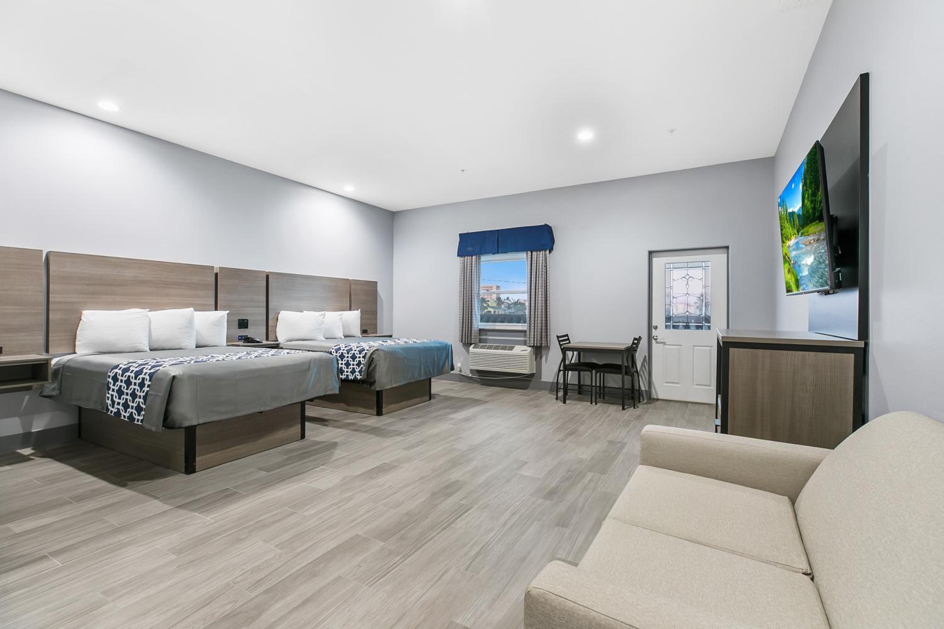 Deluxe Double Room with Private Balcony - Photo 3