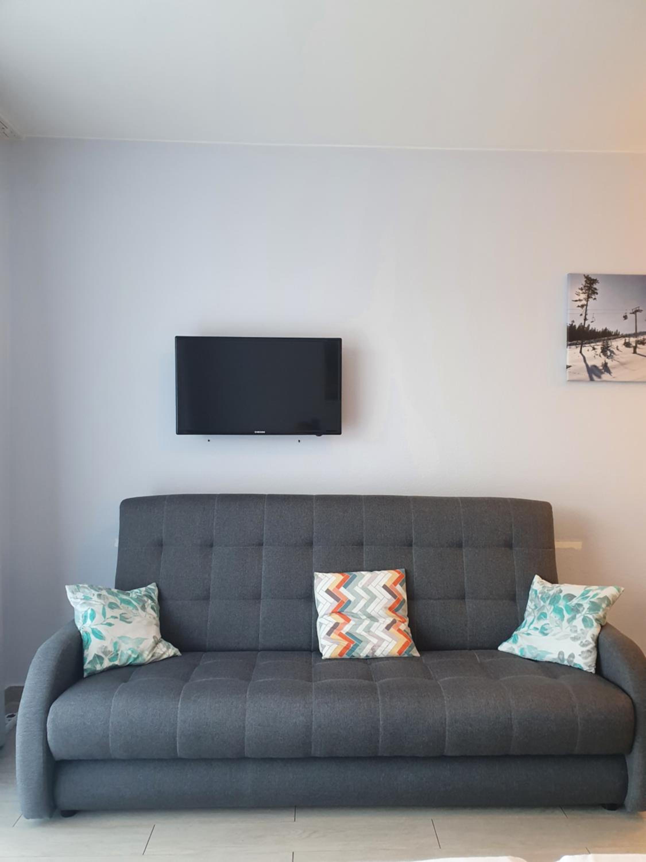 Apartment with Mountain View - Photo 5