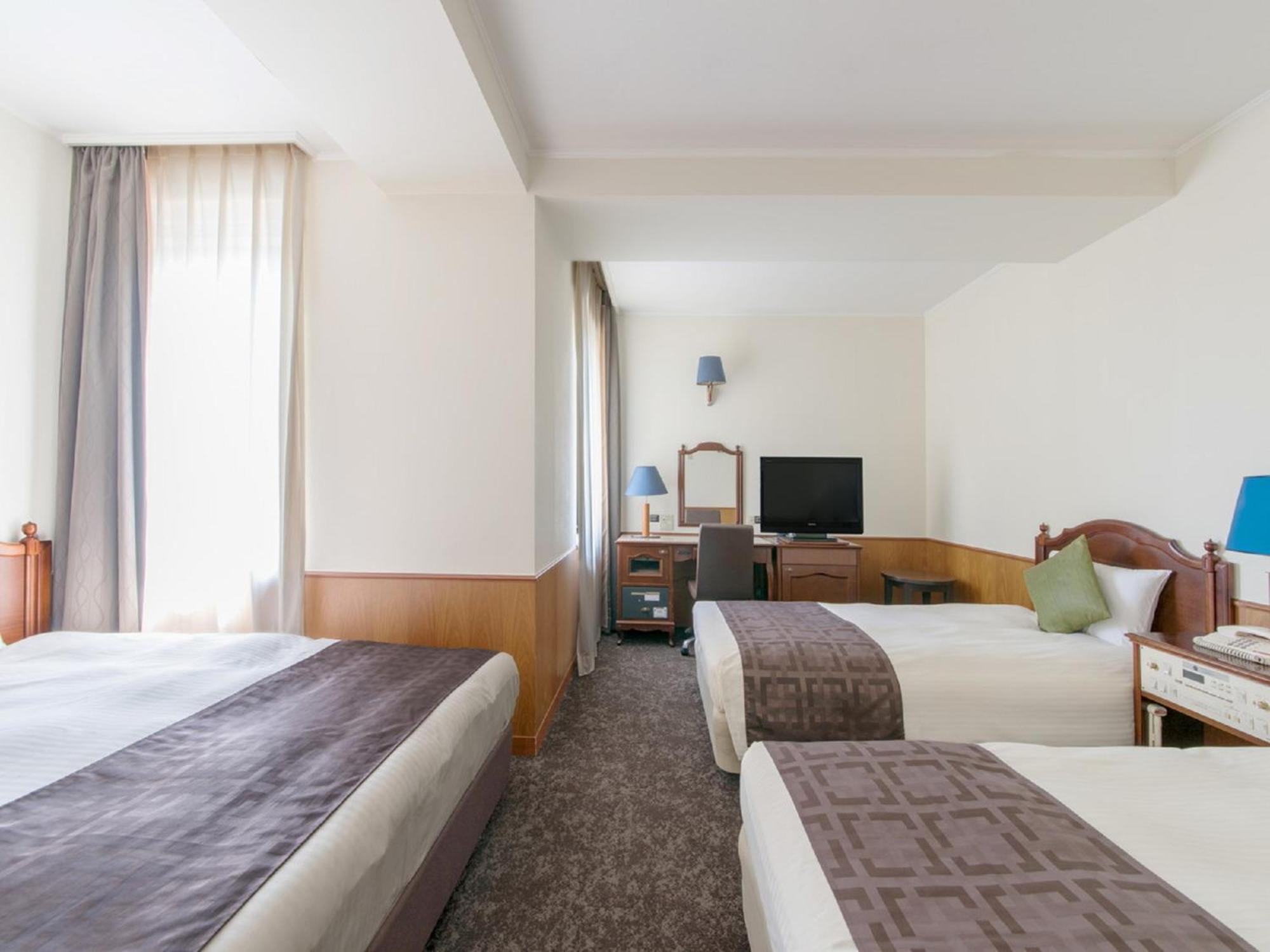 Quadruple Room - Non-Smoking photo 3