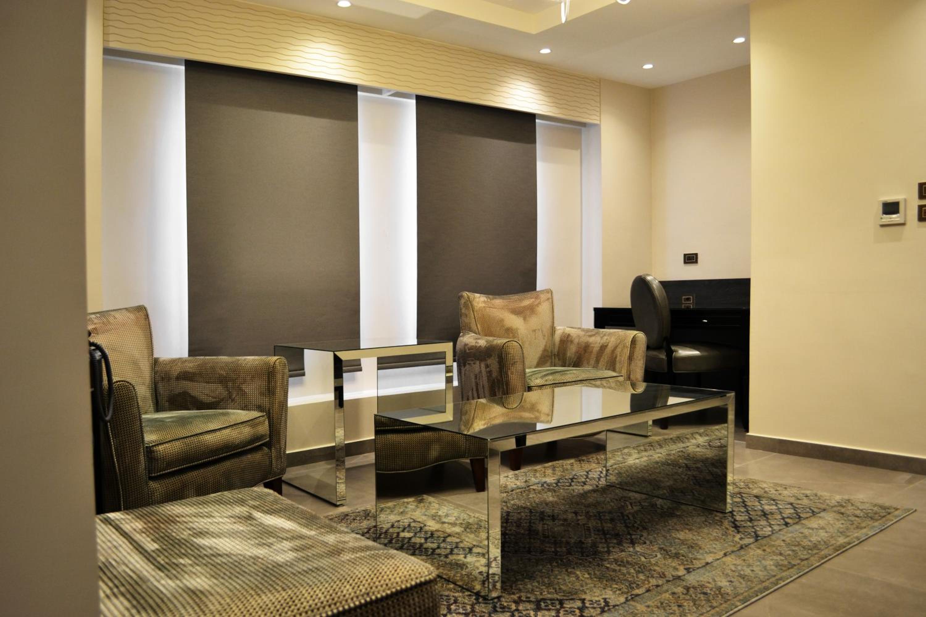 Executive Suite - Photo 9