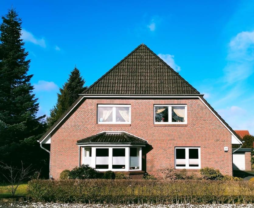 Three-Bedroom House photo 2