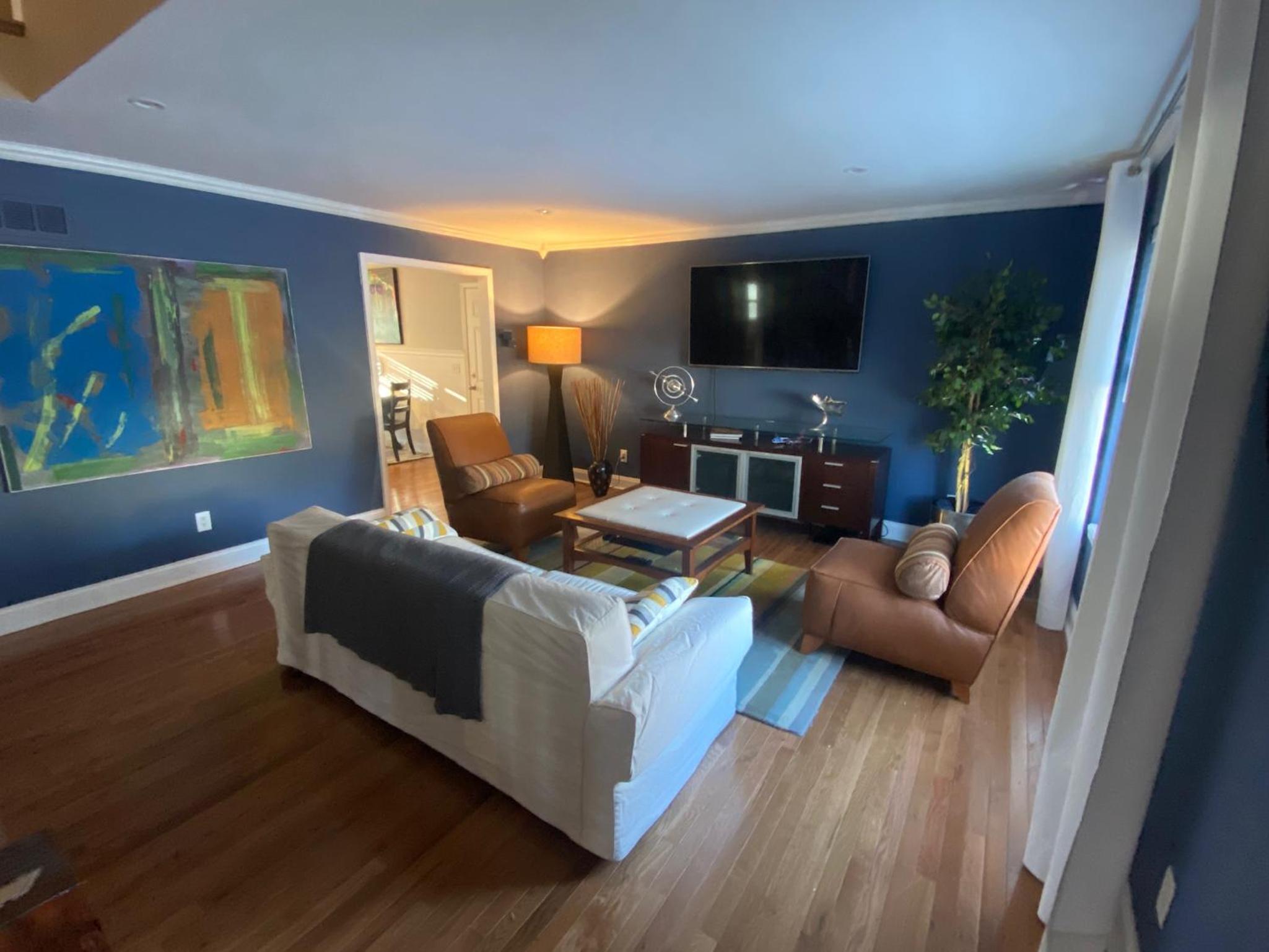 Three-Bedroom House - Photo 1
