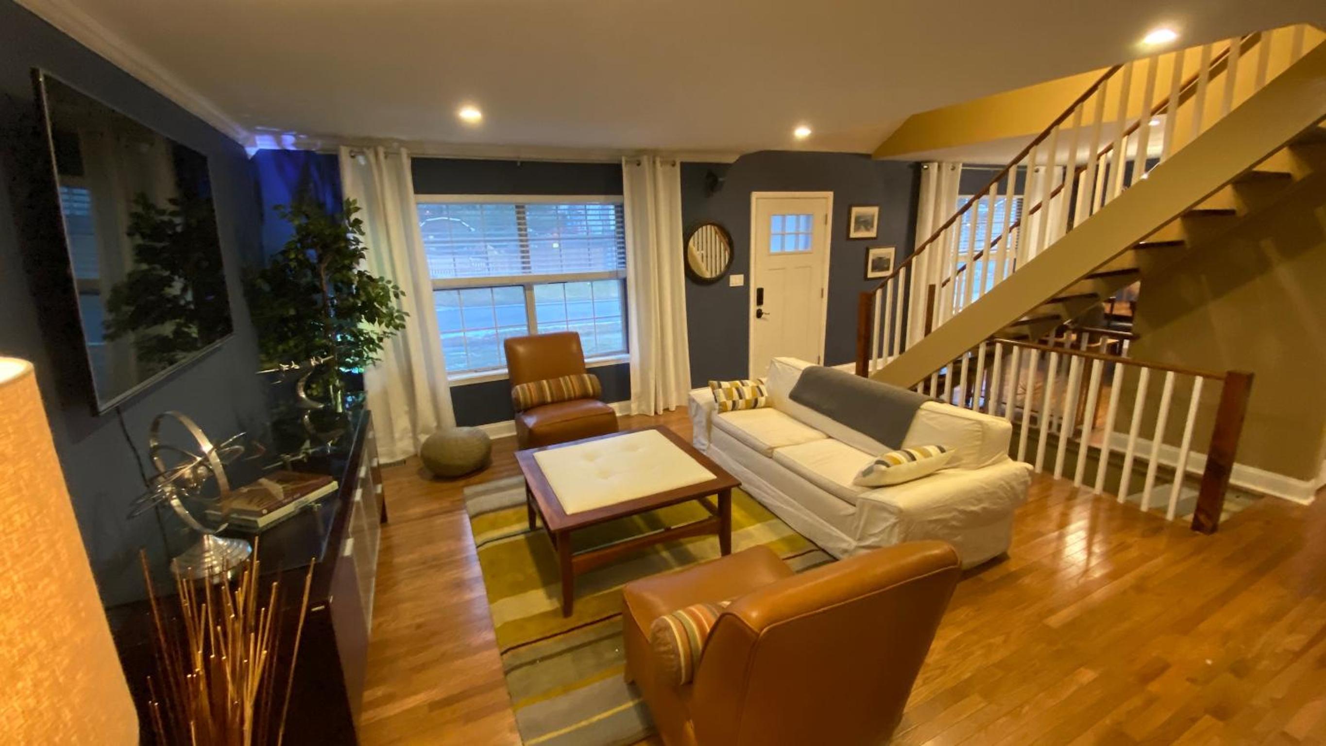 Three-Bedroom House - Photo 30