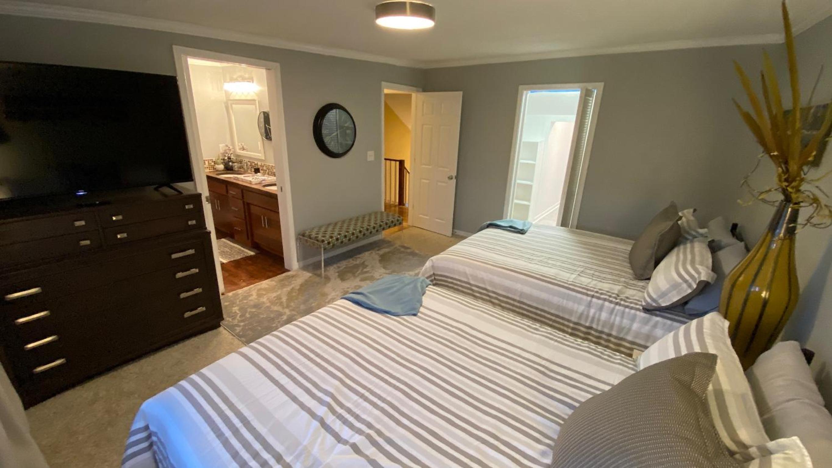 Three-Bedroom House - Photo 22