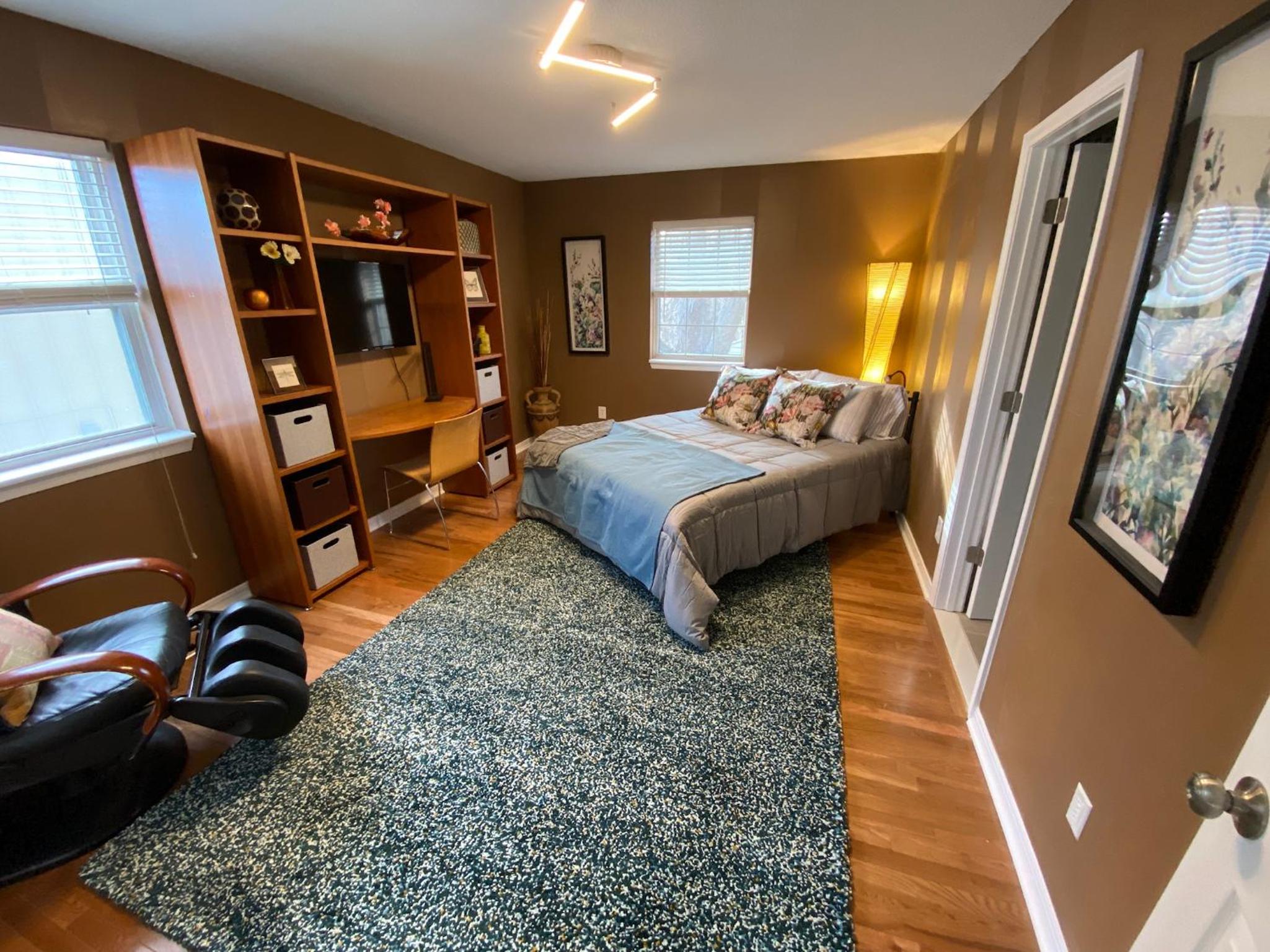Three-Bedroom House - Photo 14