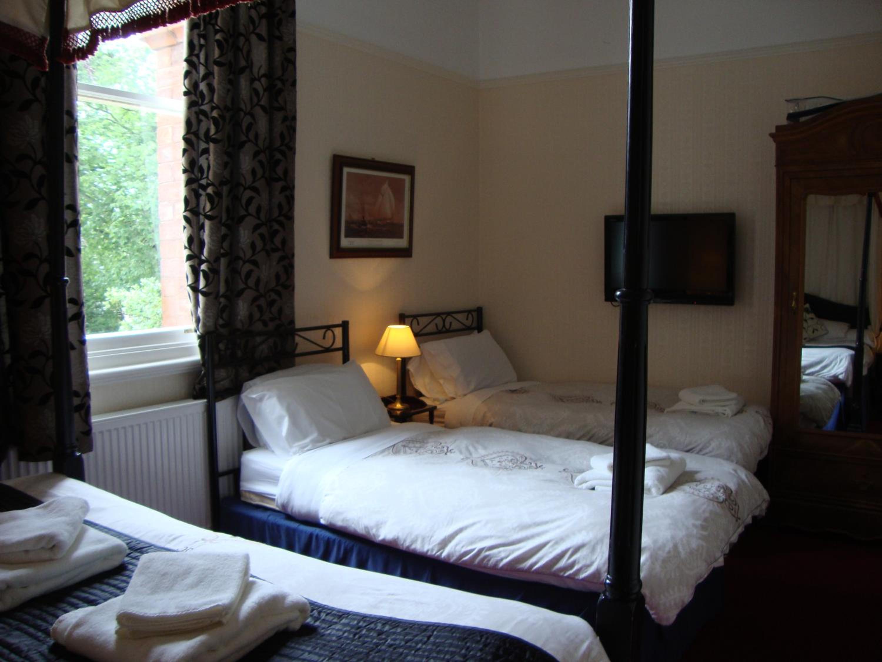Family Room (2 Adults + 2 Children) - Photo 6