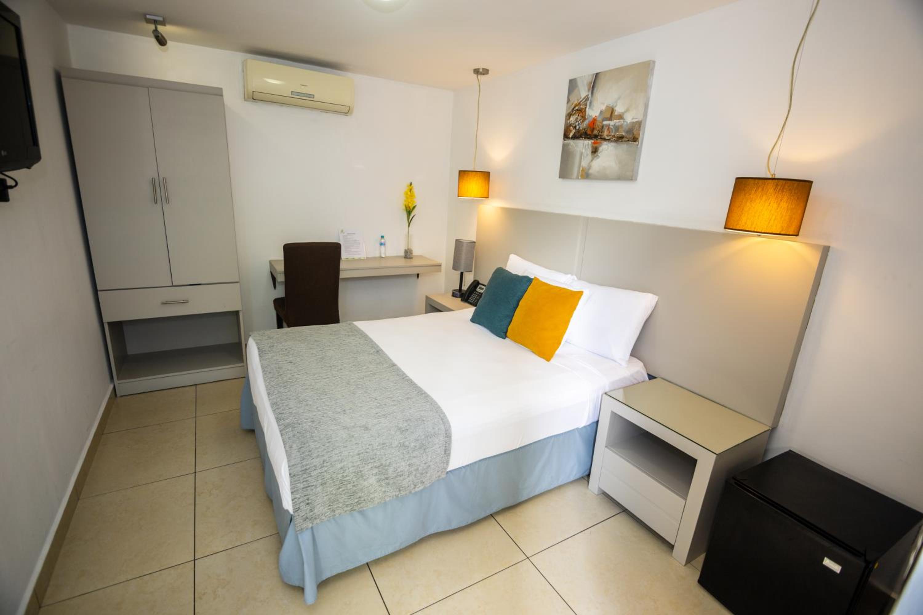 Standard Double or Twin Room photo 2