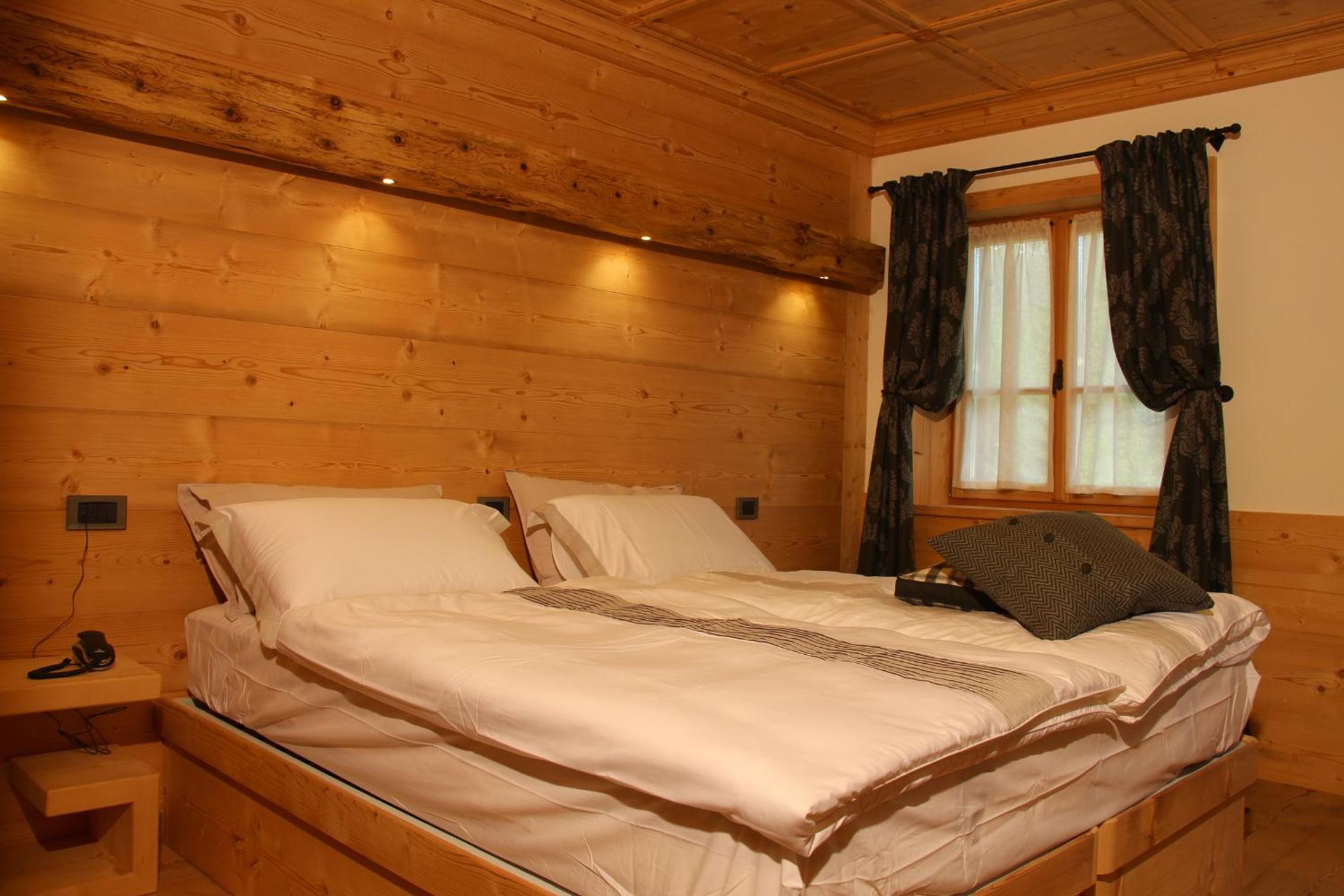 Double or Twin Room with Mountain View
