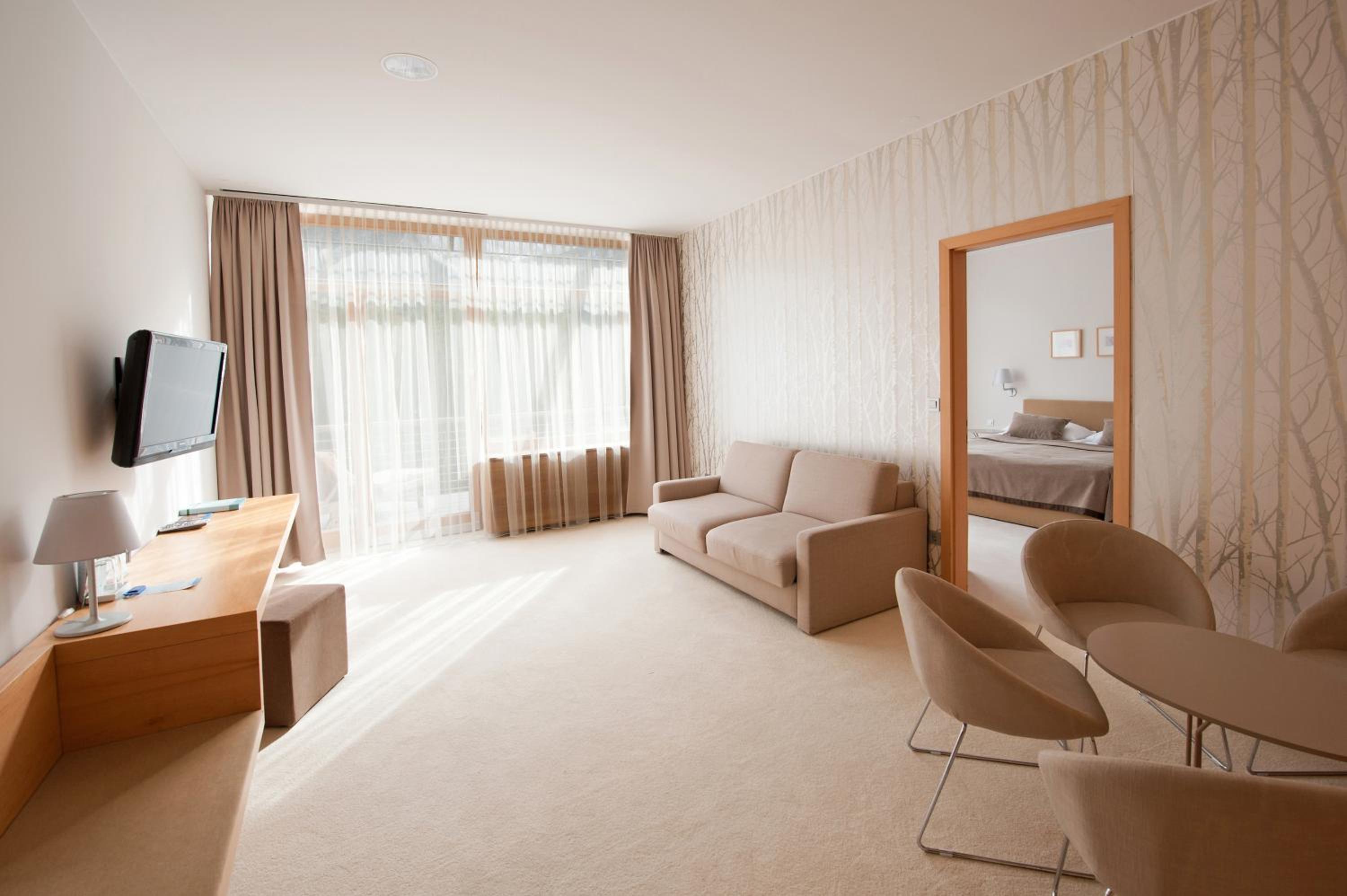 Suite with Balcony and Mountain View photo 3
