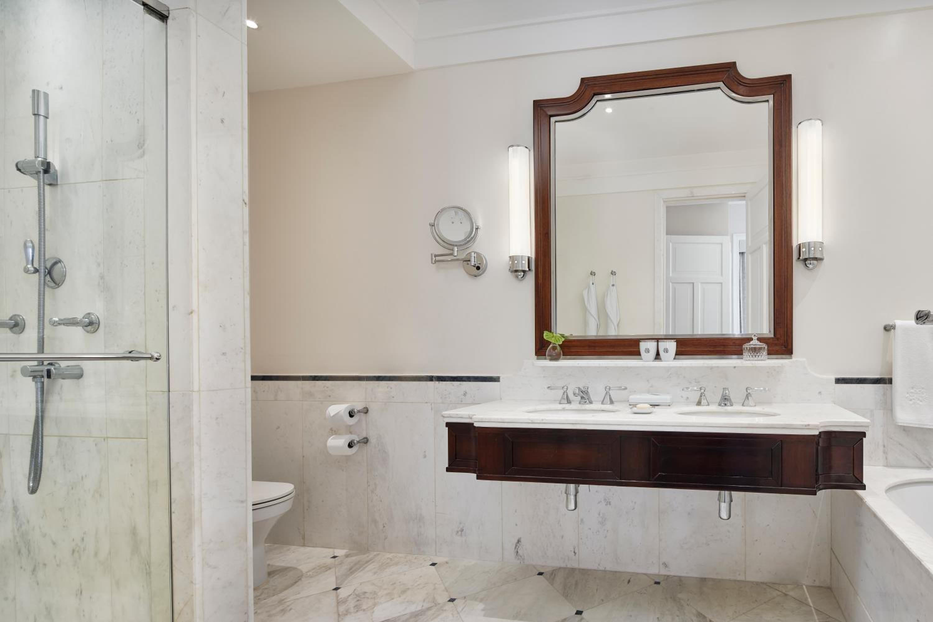 One Bedroom Ocean View Suite thumbnail 5