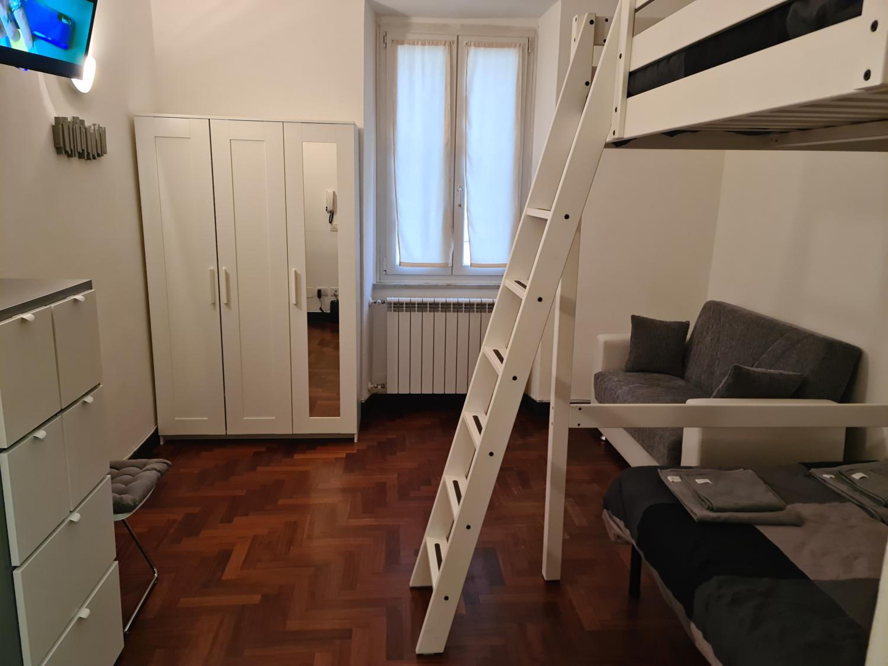 One-Bedroom Apartment