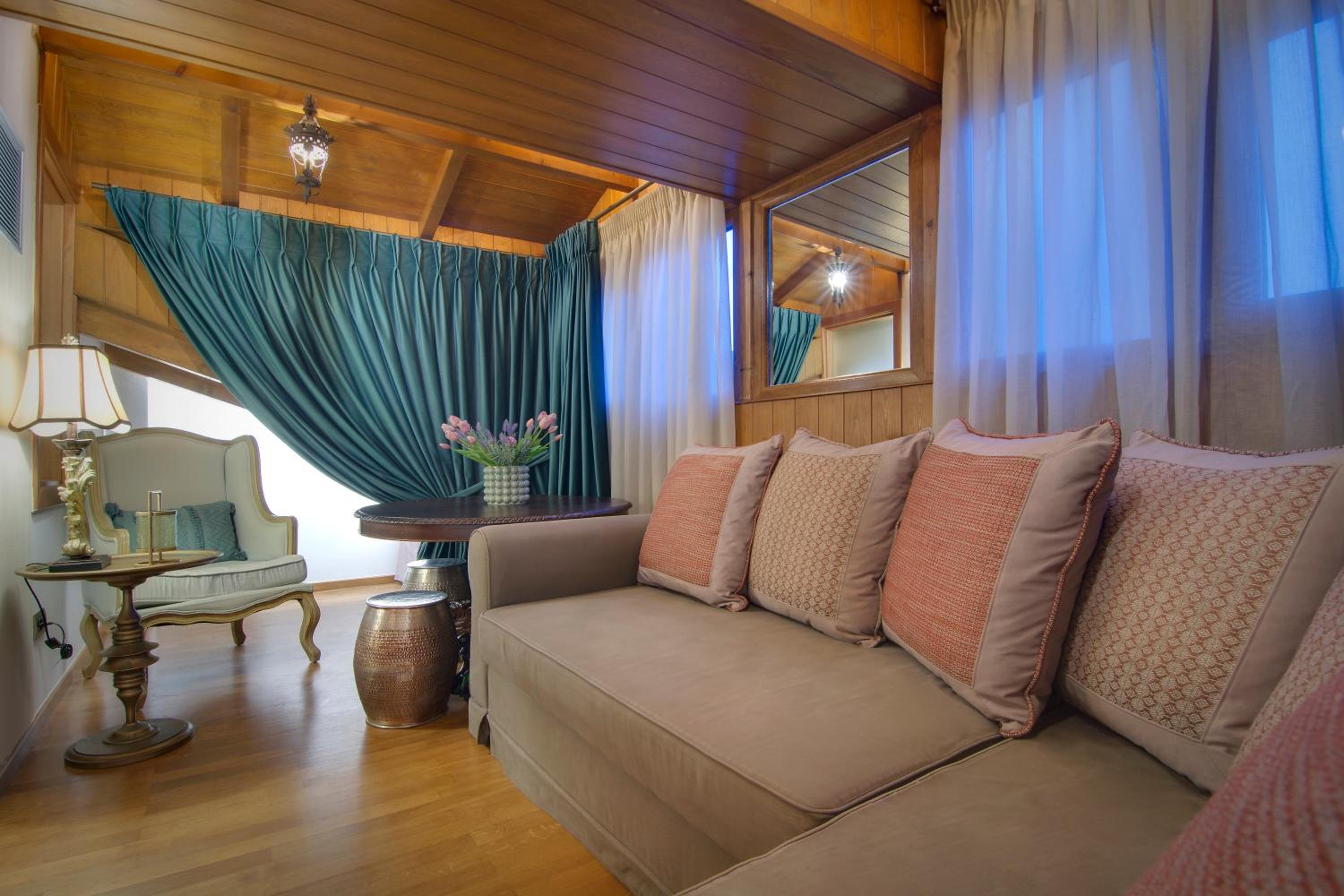 King Room with Lake View - Photo 13
