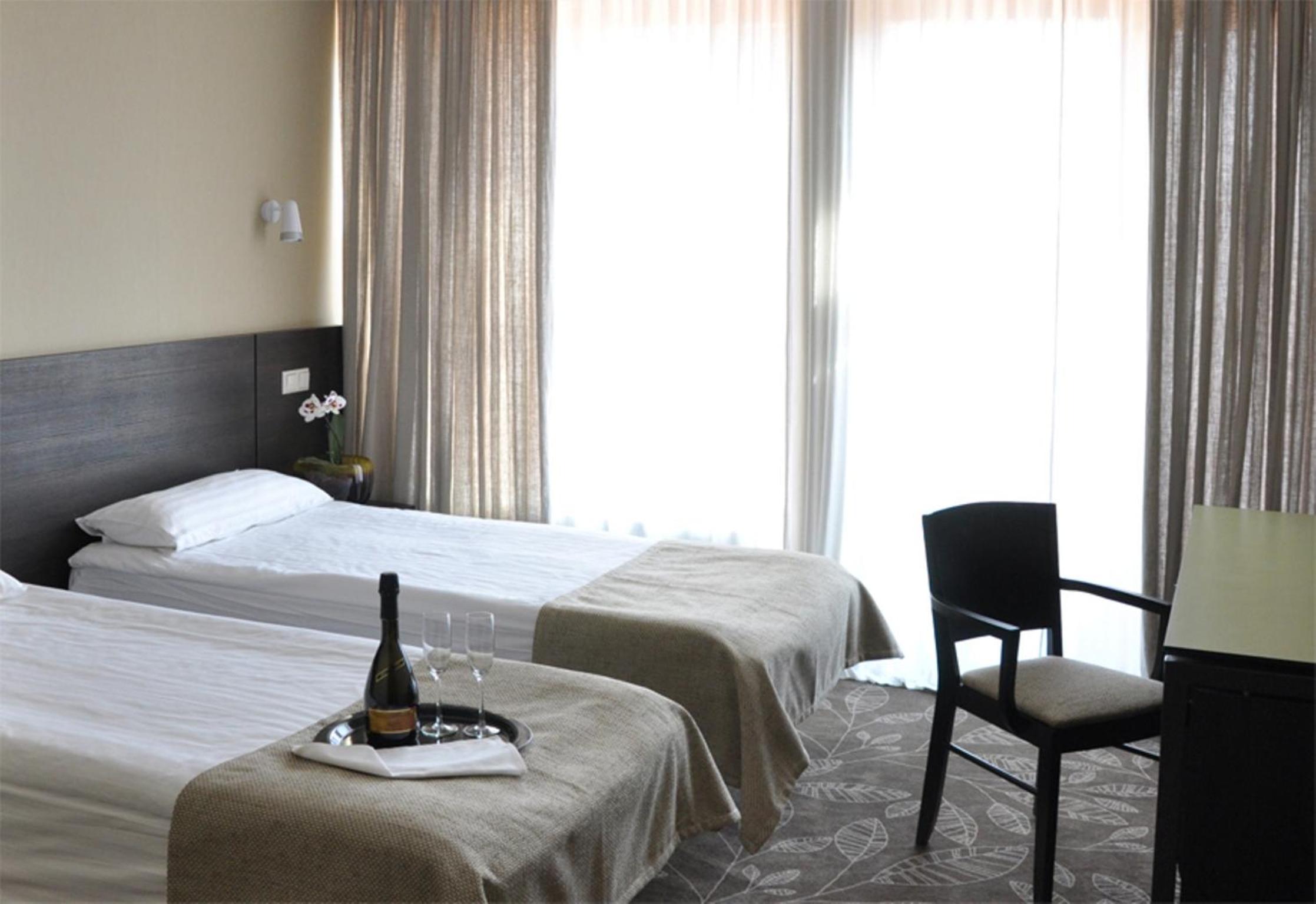 Twin Room - Photo 3