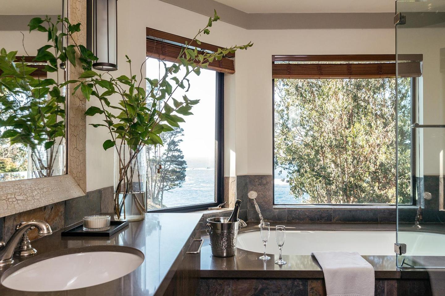 Ocean View King Room with Tub - Photo 3