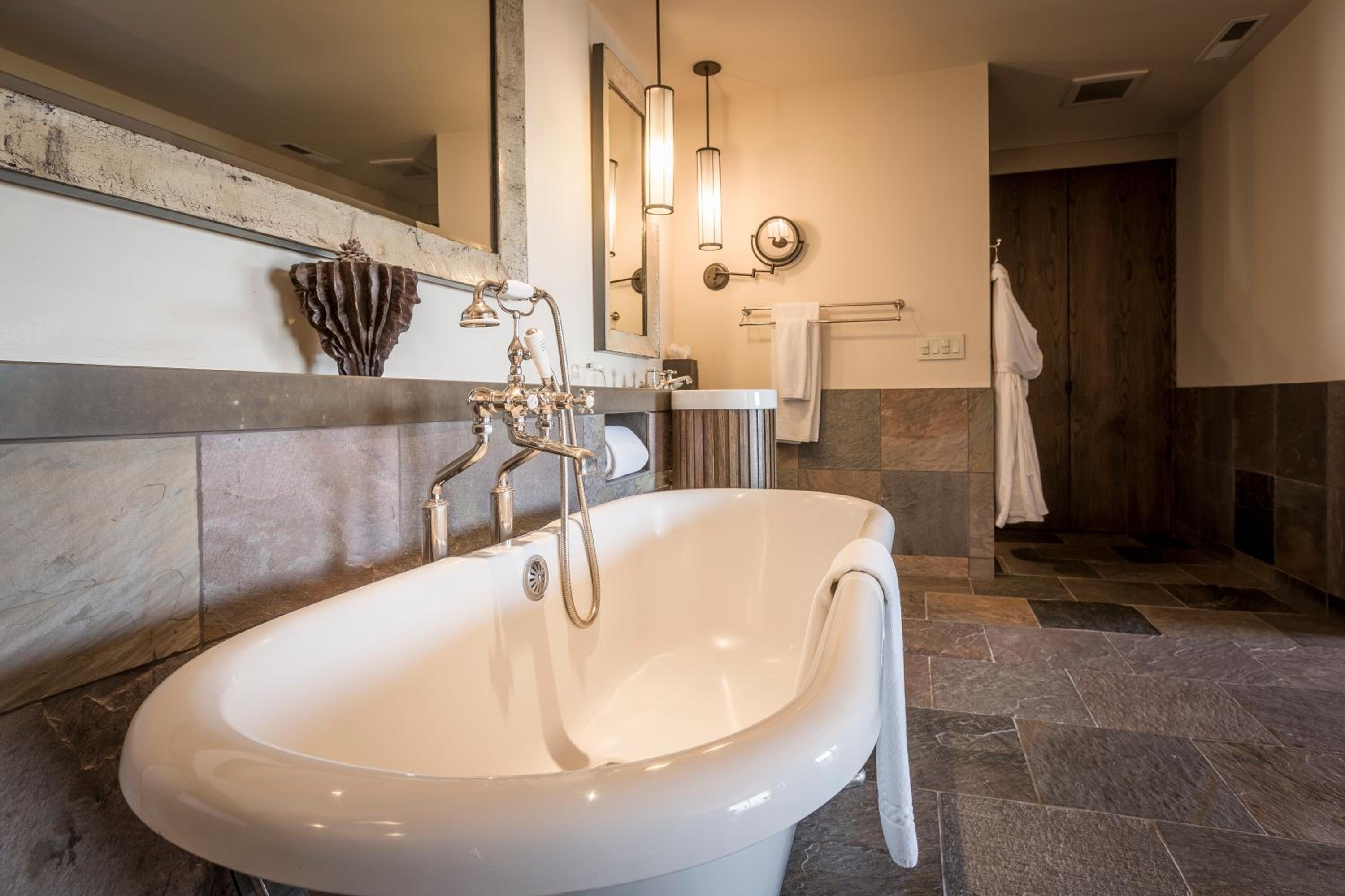 Ocean View King Room with Tub - Photo 5