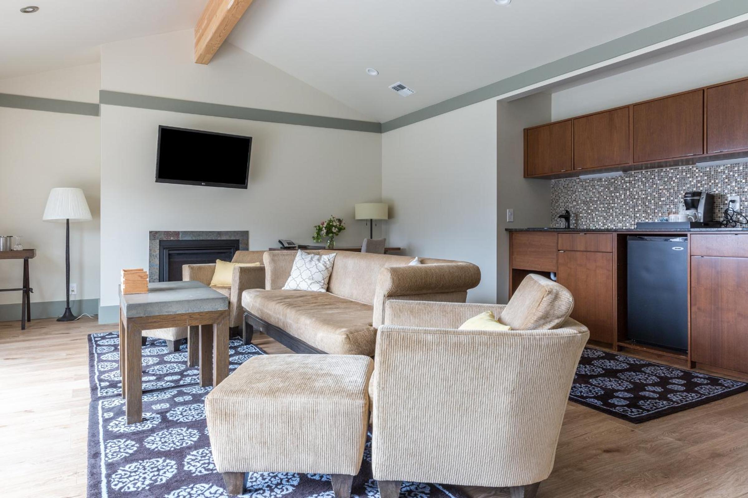 Two Bedroom Suite - Photo 1