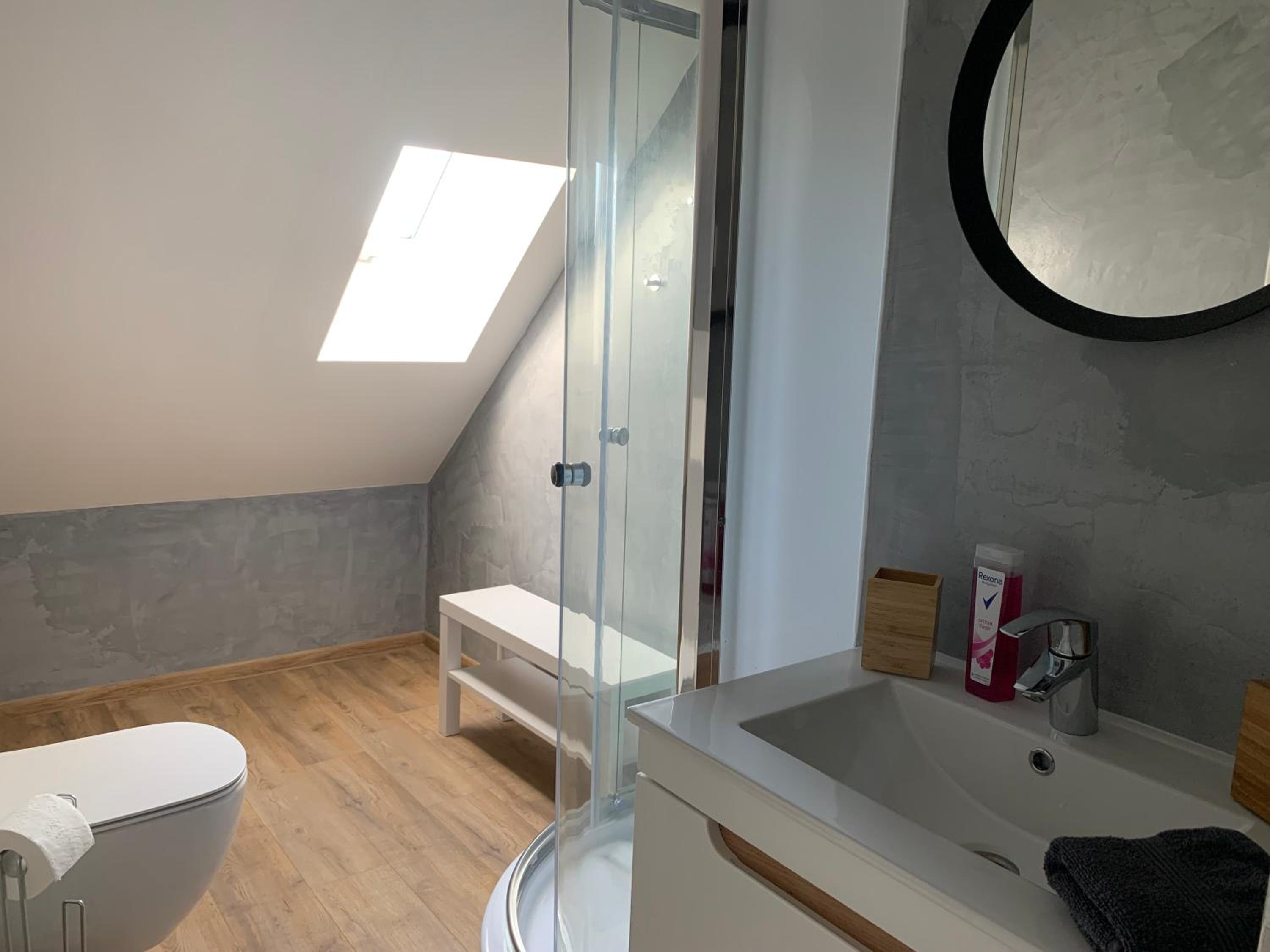 One-Bedroom Apartment - Photo 2
