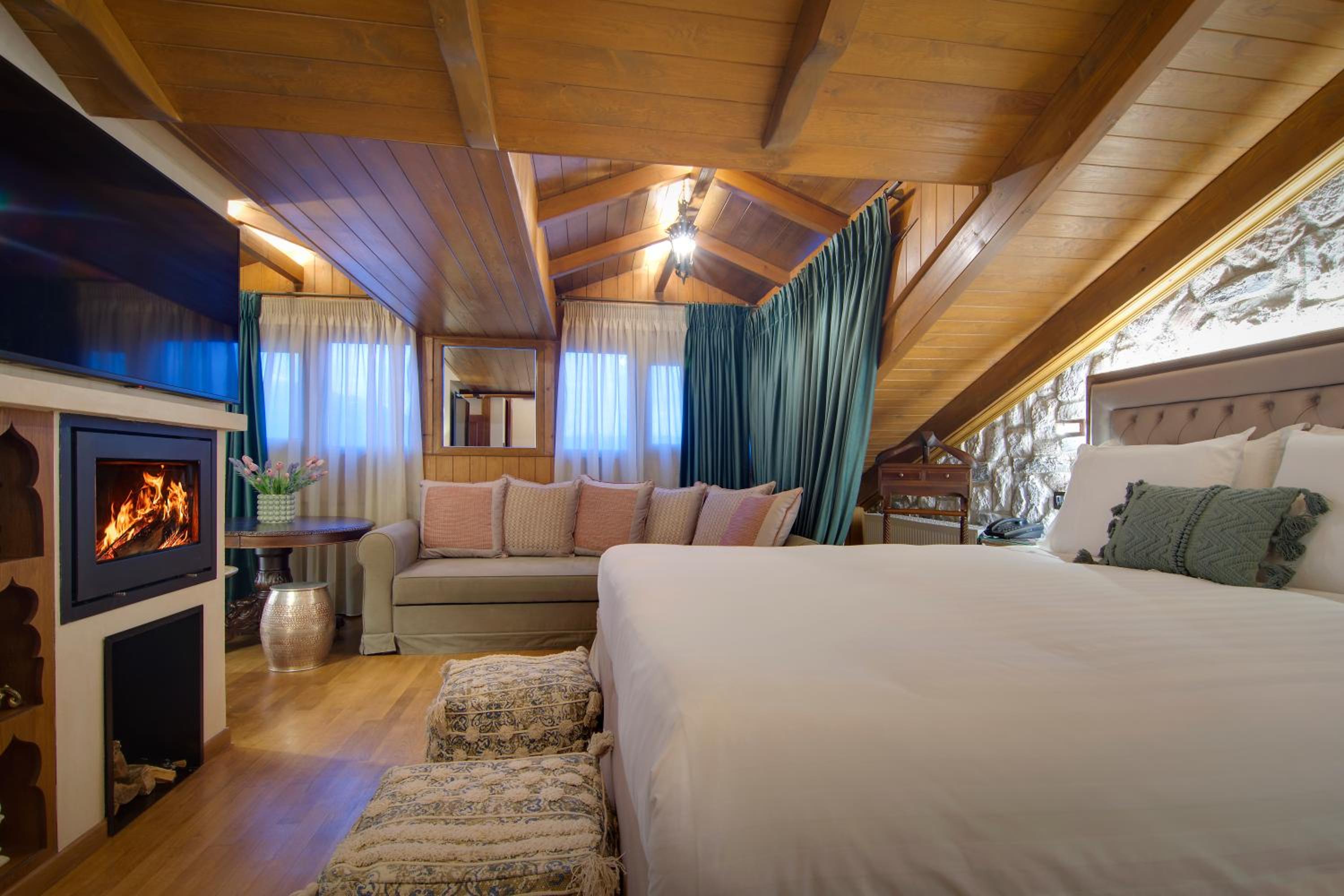 King Room with Lake View - Photo 1