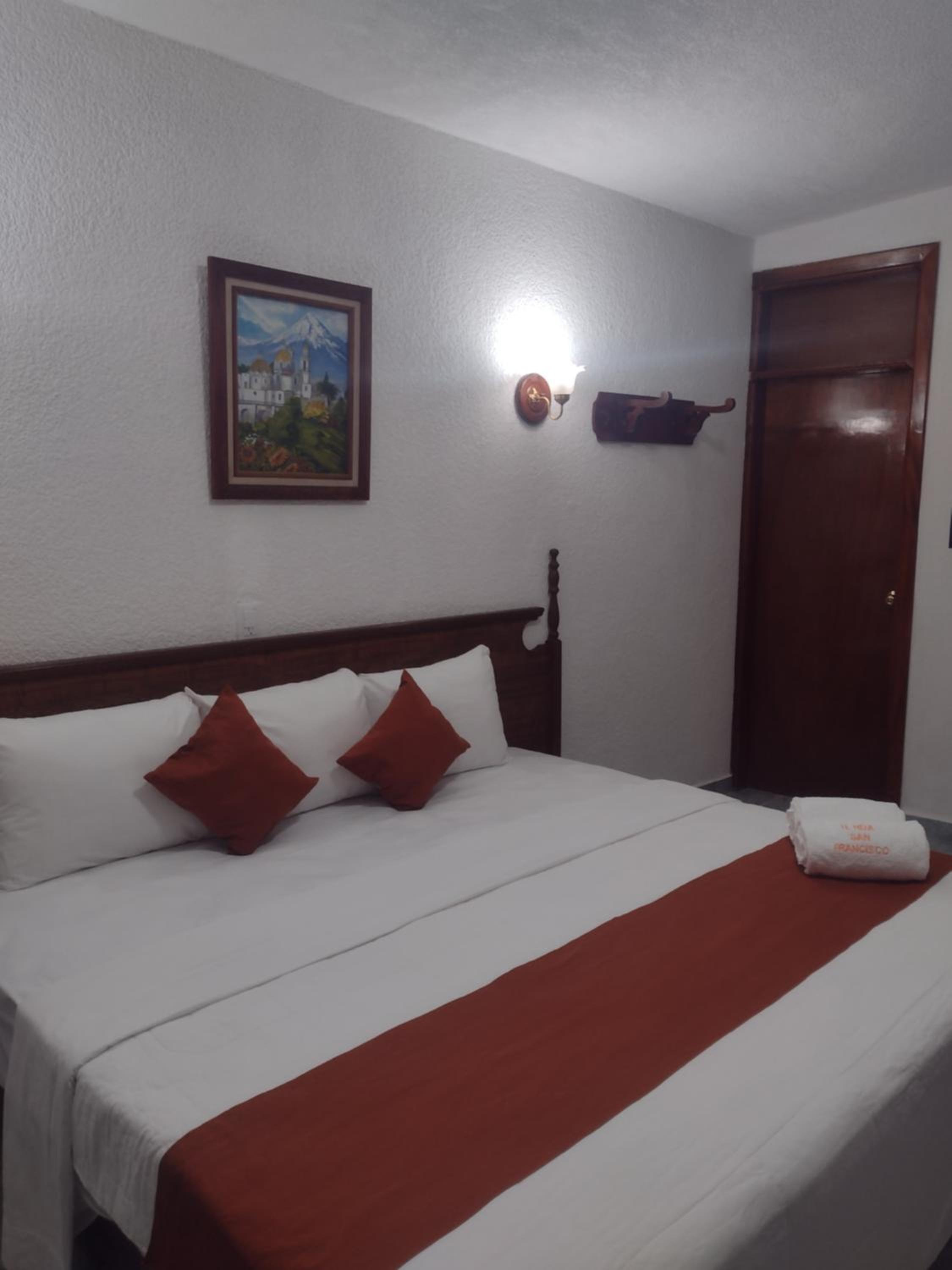Standard King Room photo 1