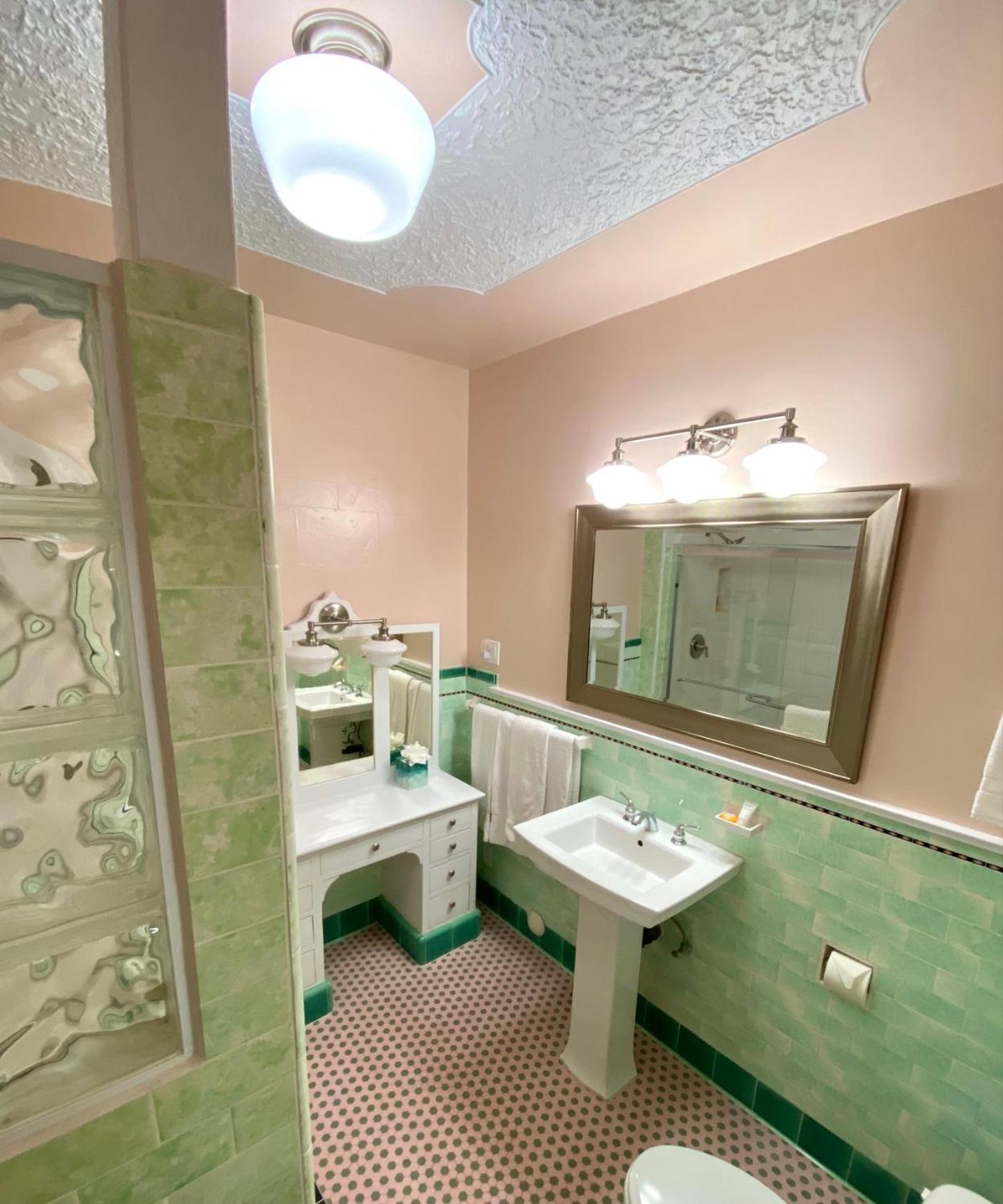 King Suite - Photo 21