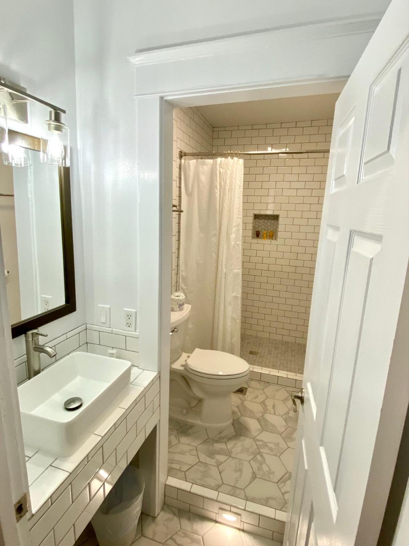 Queen Room - Photo 5
