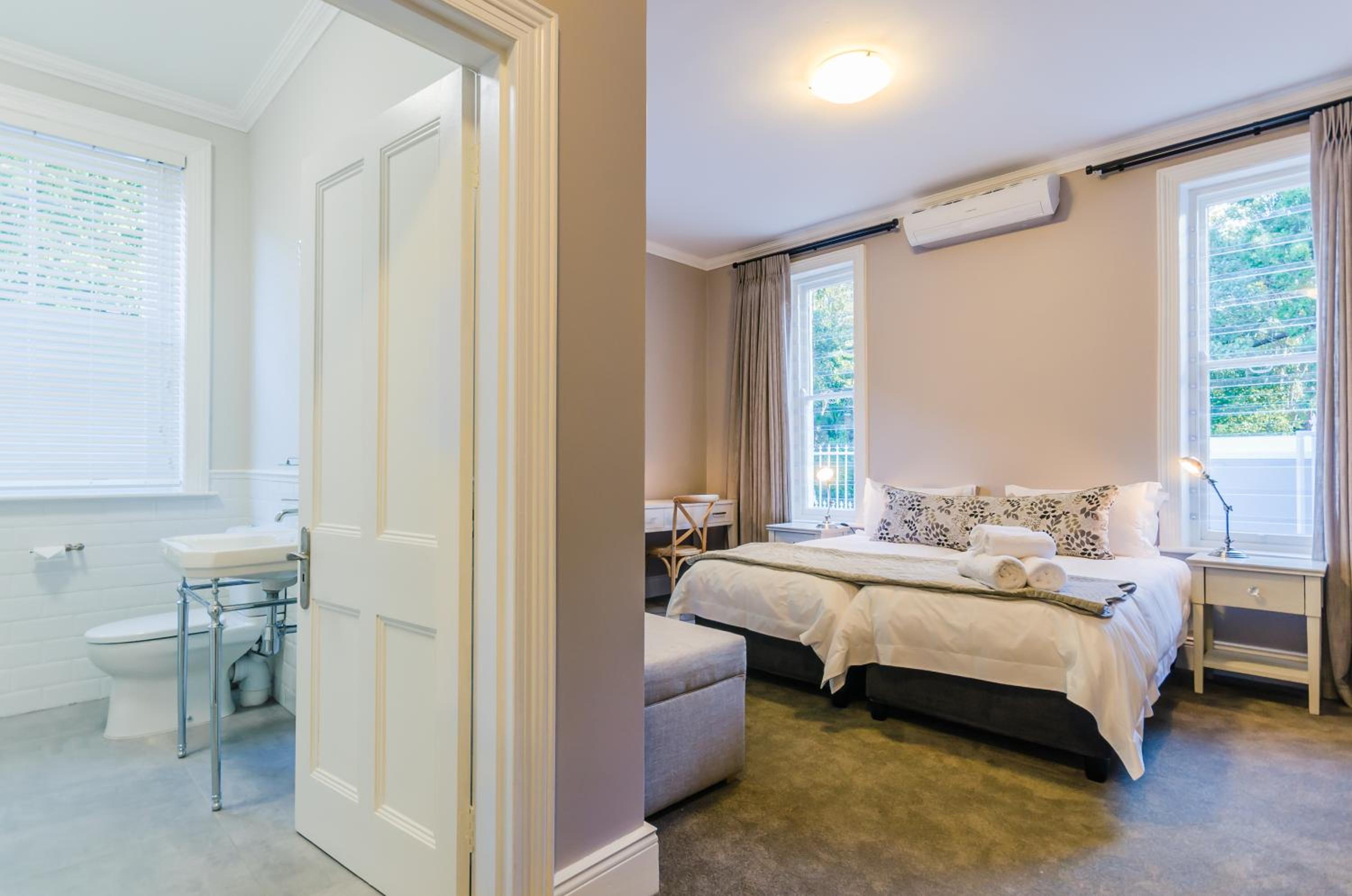 Studio Apartment - Photo 18