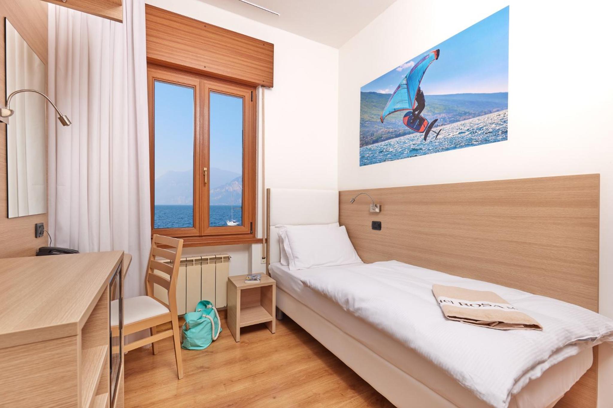 Single Room photo 2
