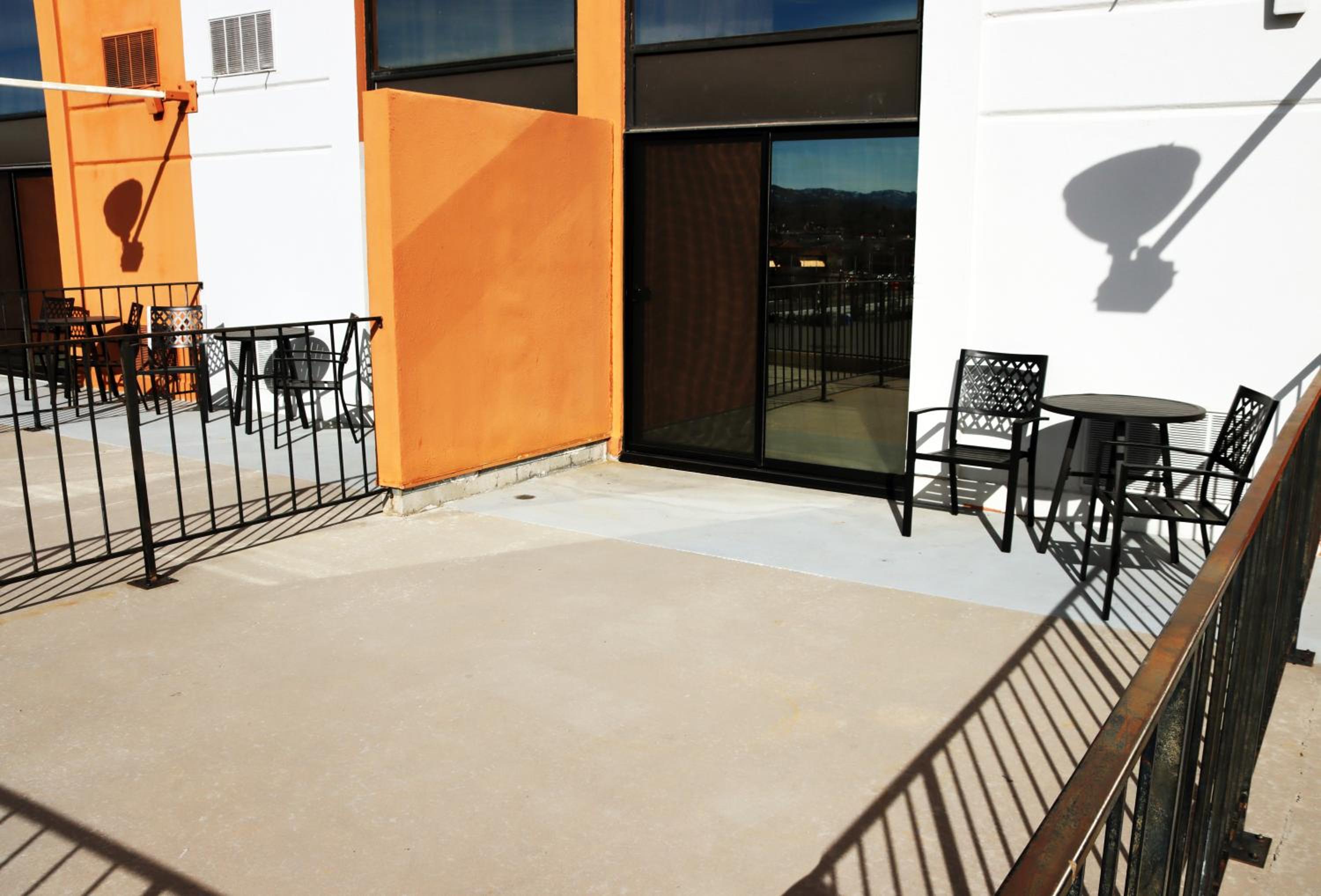 Premium Two Queens Balcony - Photo 2
