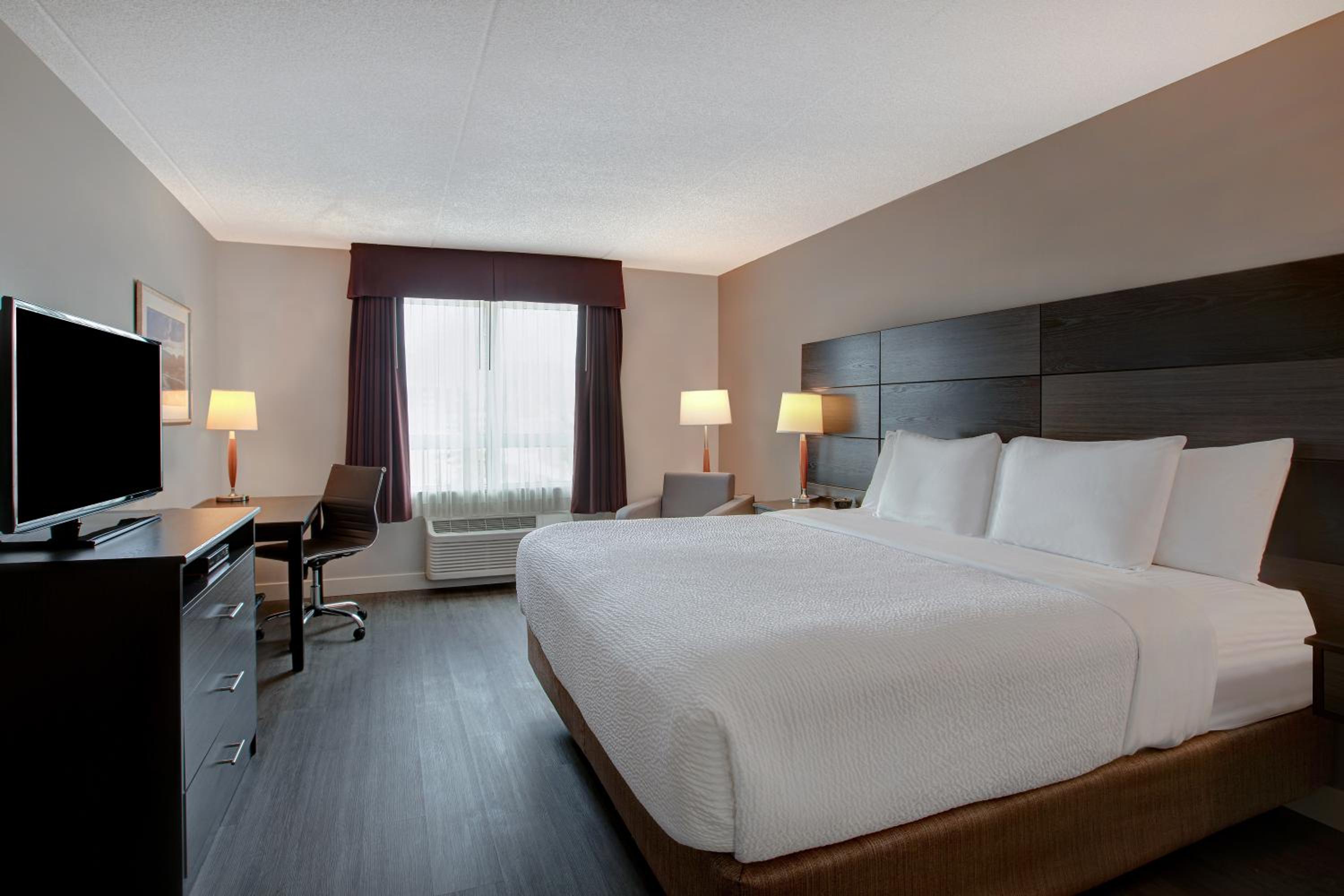 King Room - Non-Smoking - Photo 2