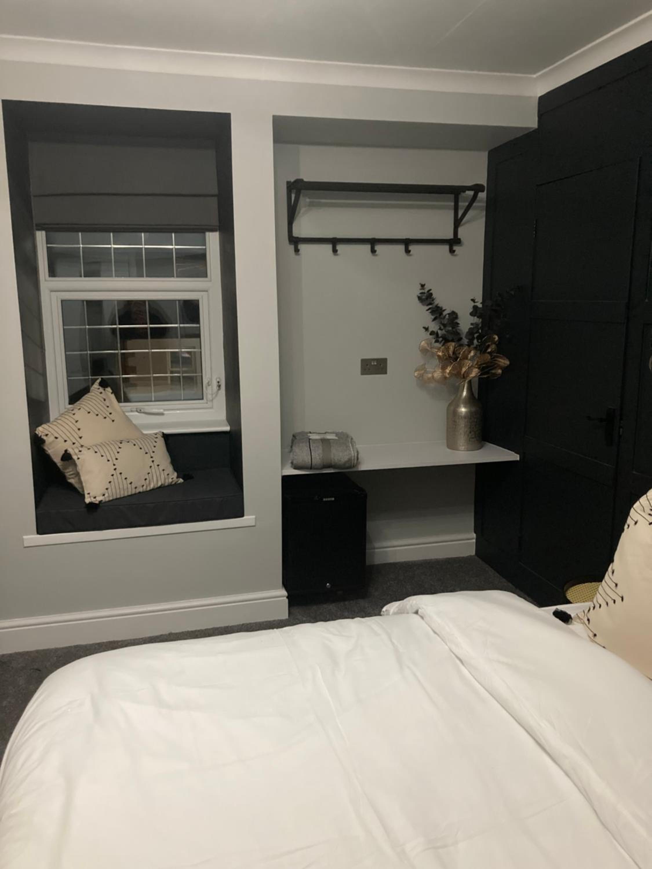 Deluxe King Room - Photo 32