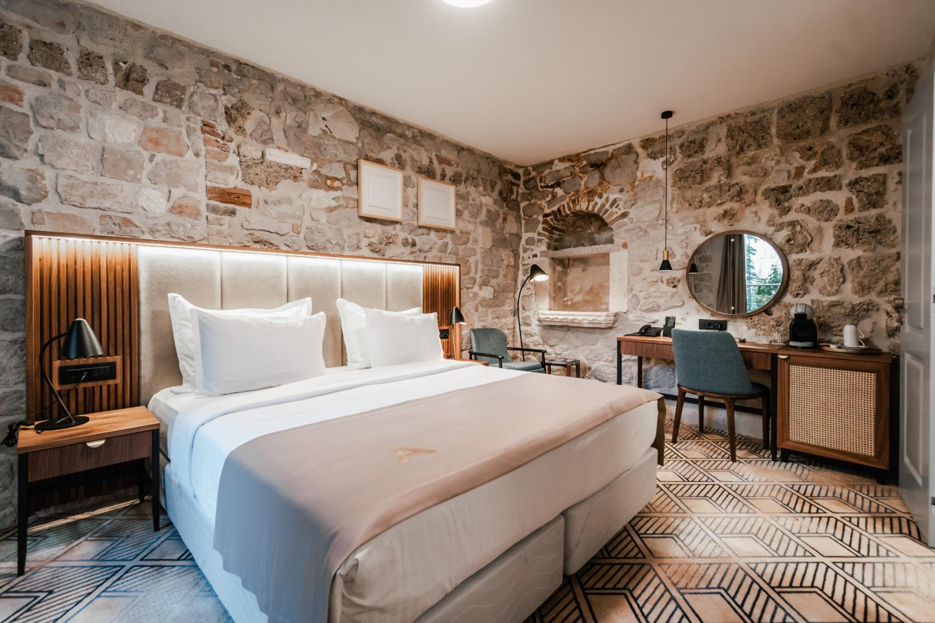 Standard Double or Twin Room with Garden View - Photo 7