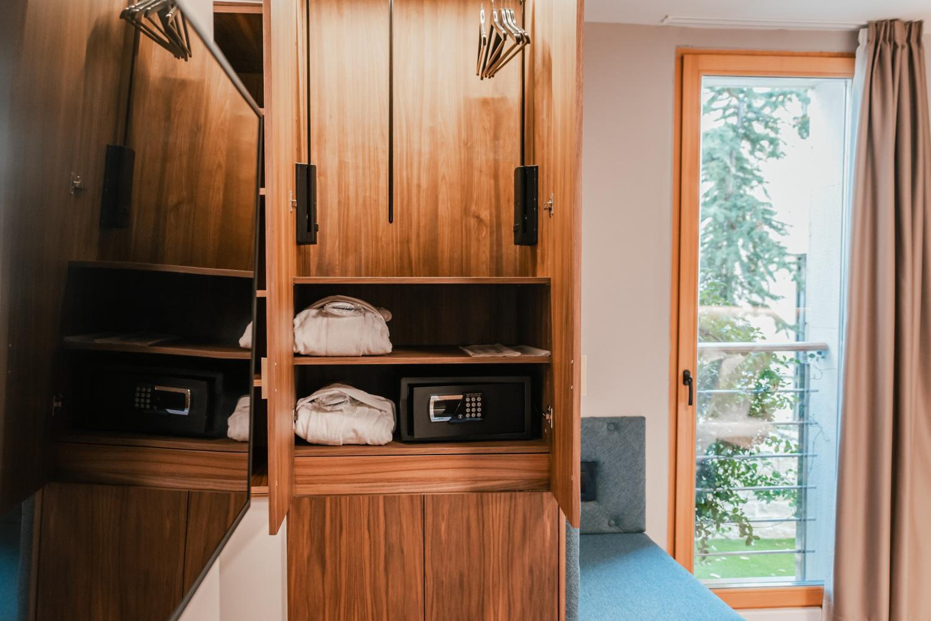 Standard Double or Twin Room with Garden View - Photo 11