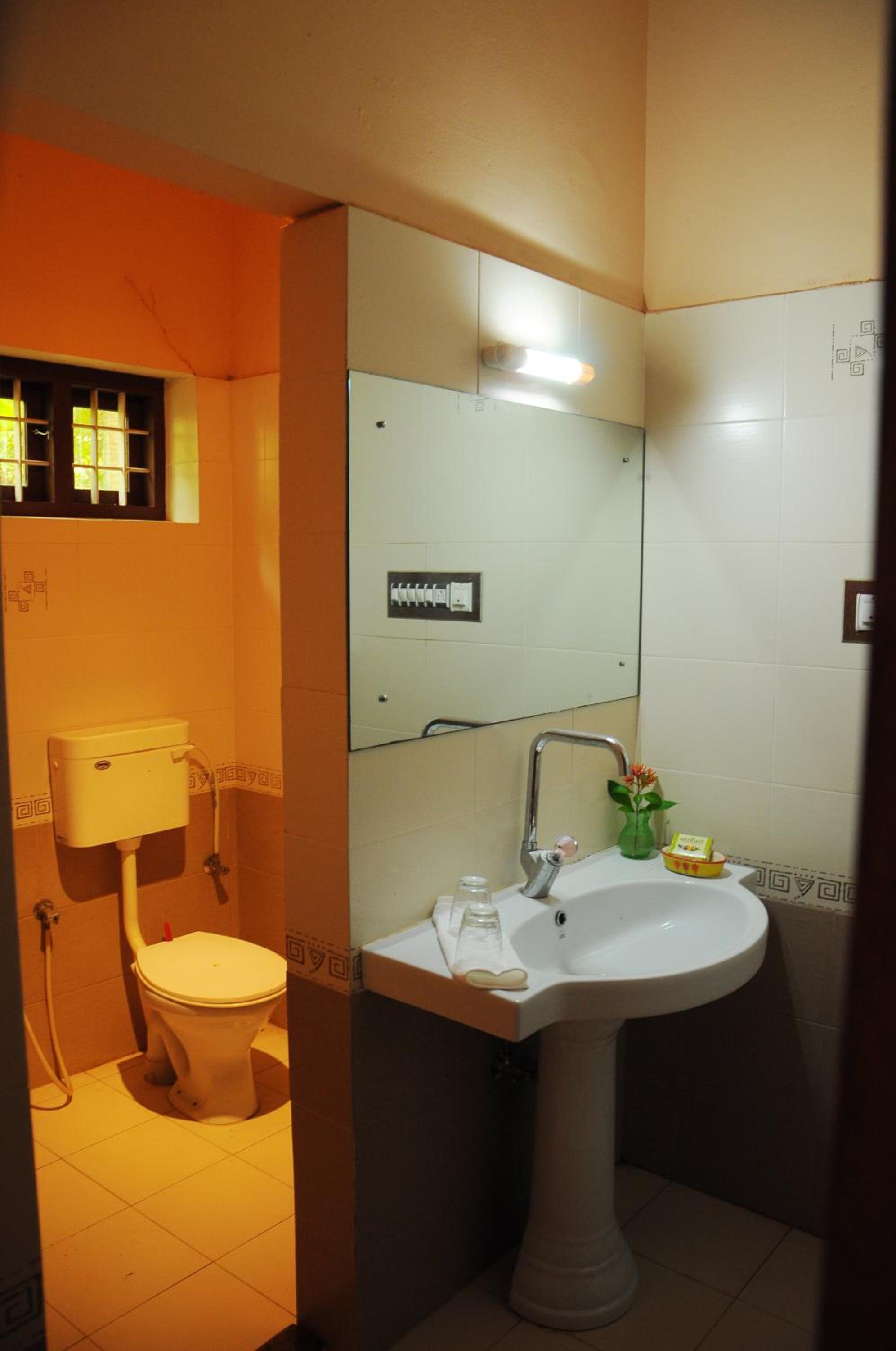 Two-Bedroom House - Photo 28