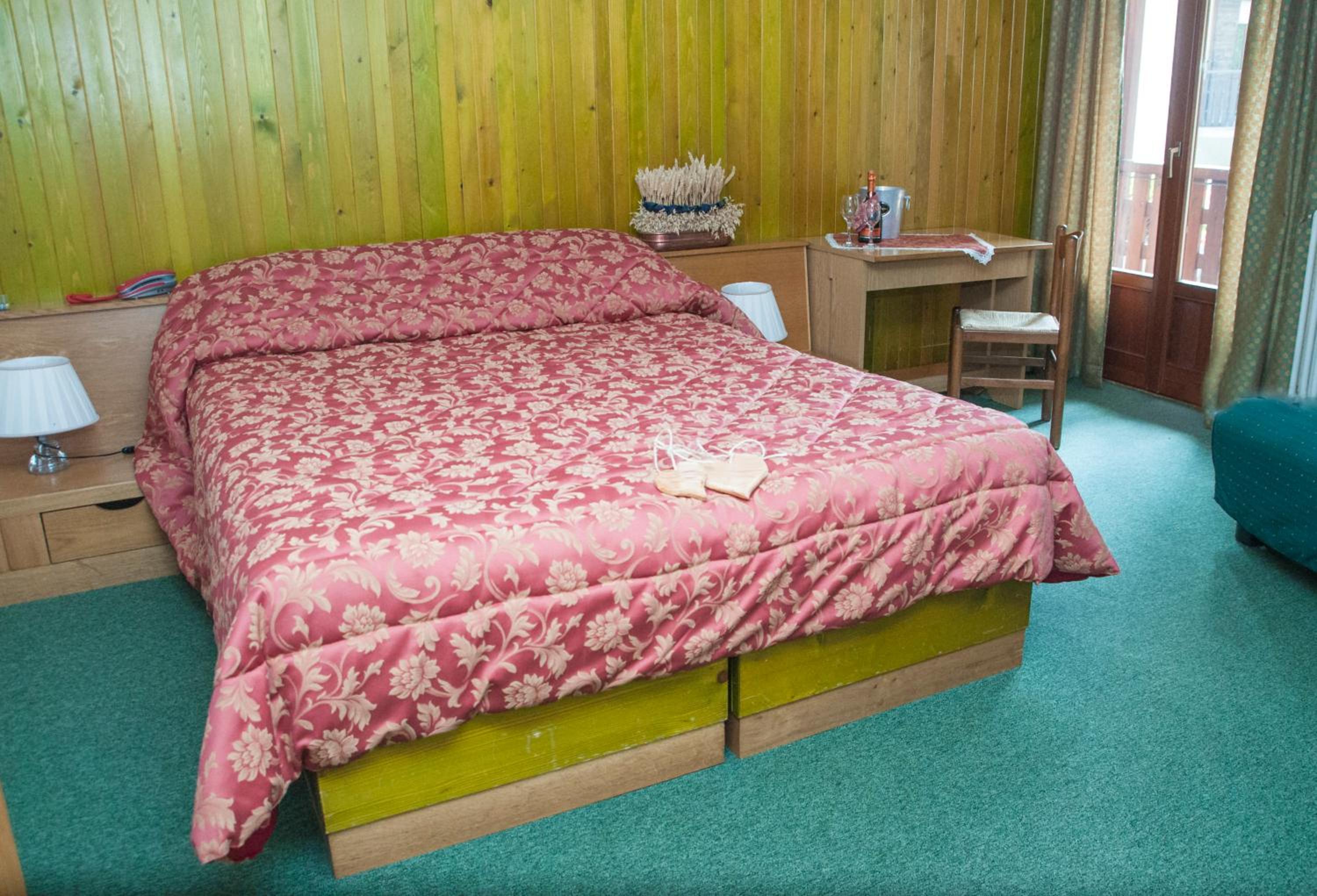 Double or Twin Room with Mountain View