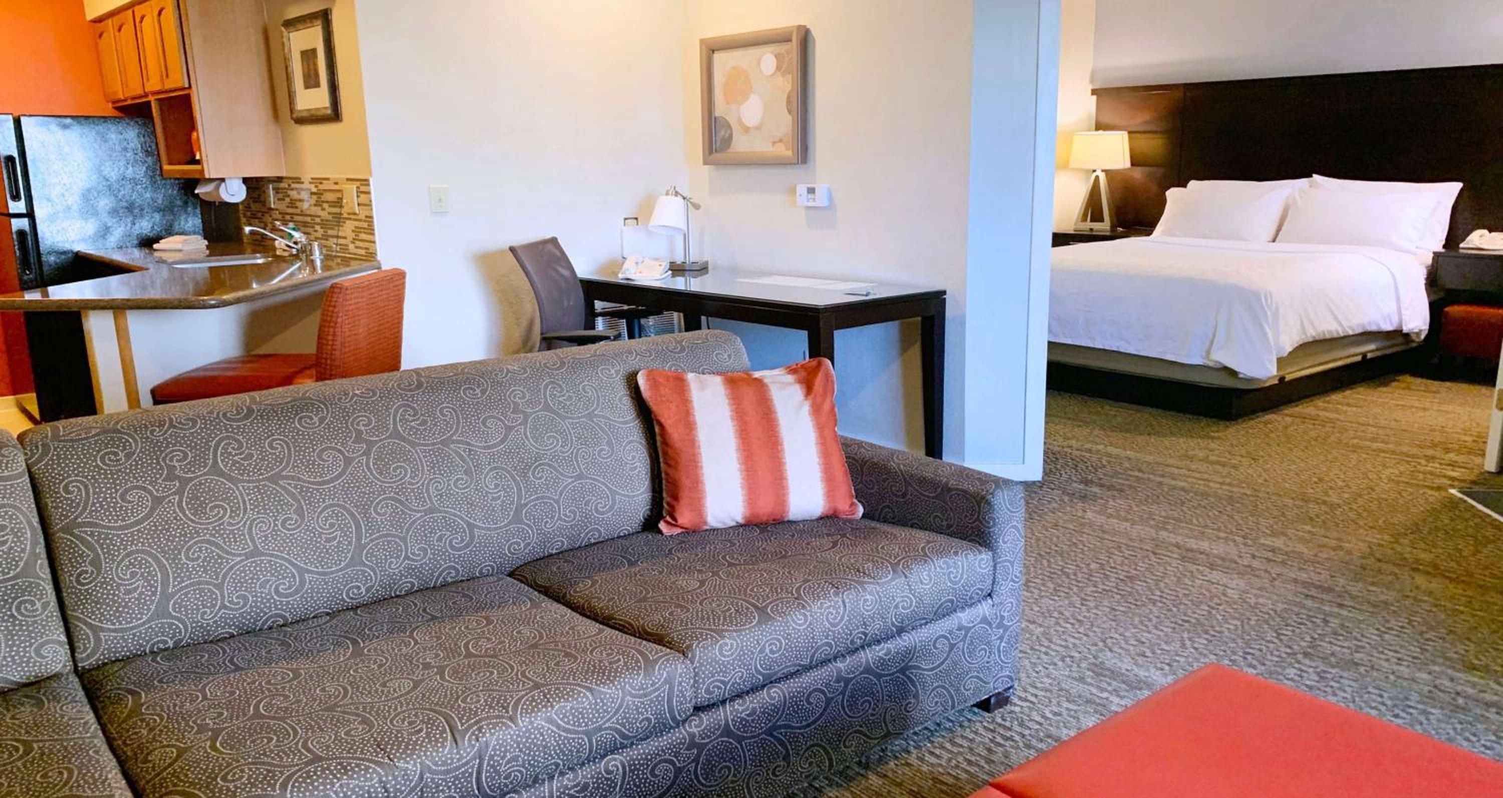 One-Bedroom Queen Suite - Photo 1