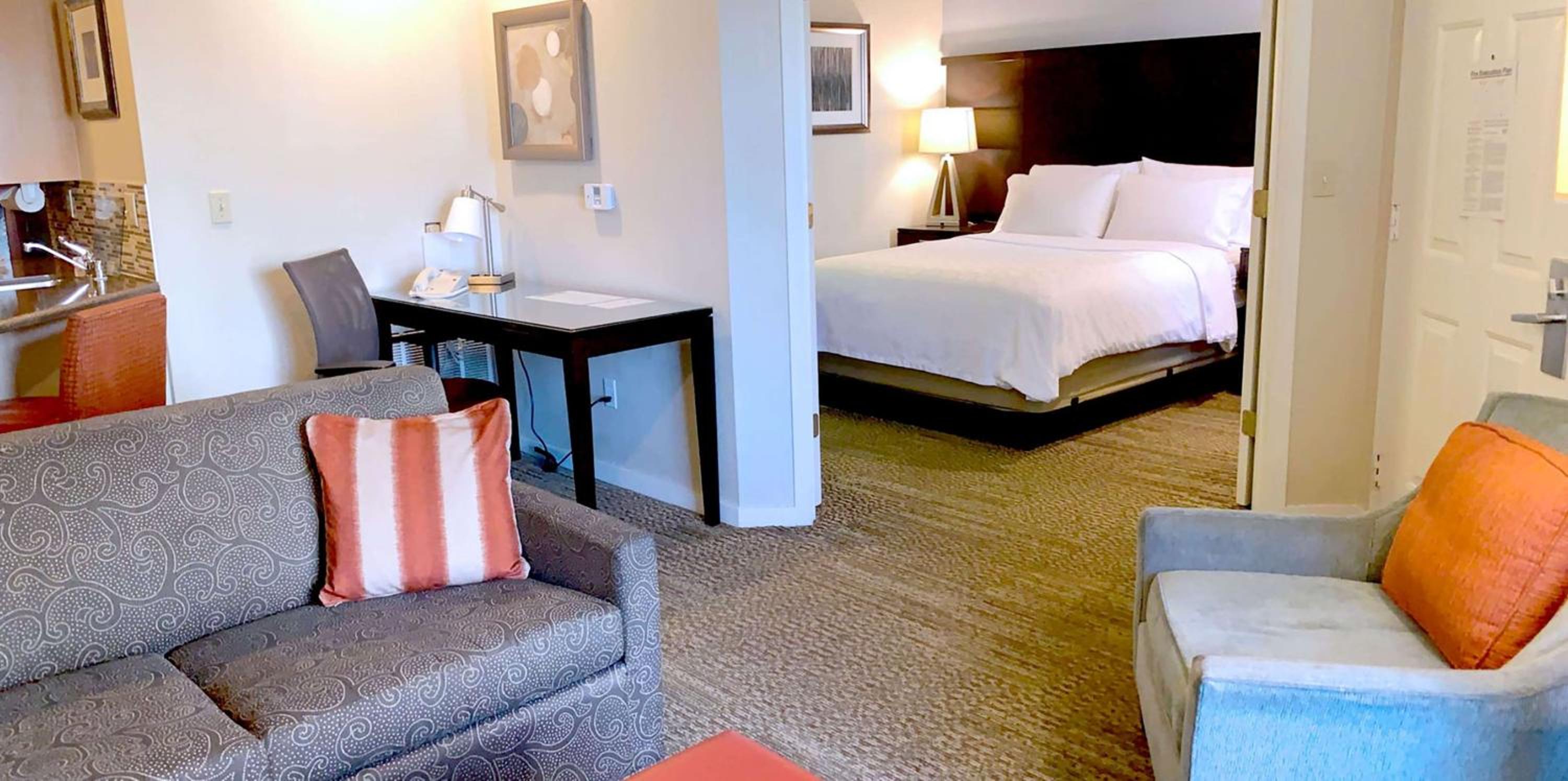 One-Bedroom Queen Suite - Photo 4