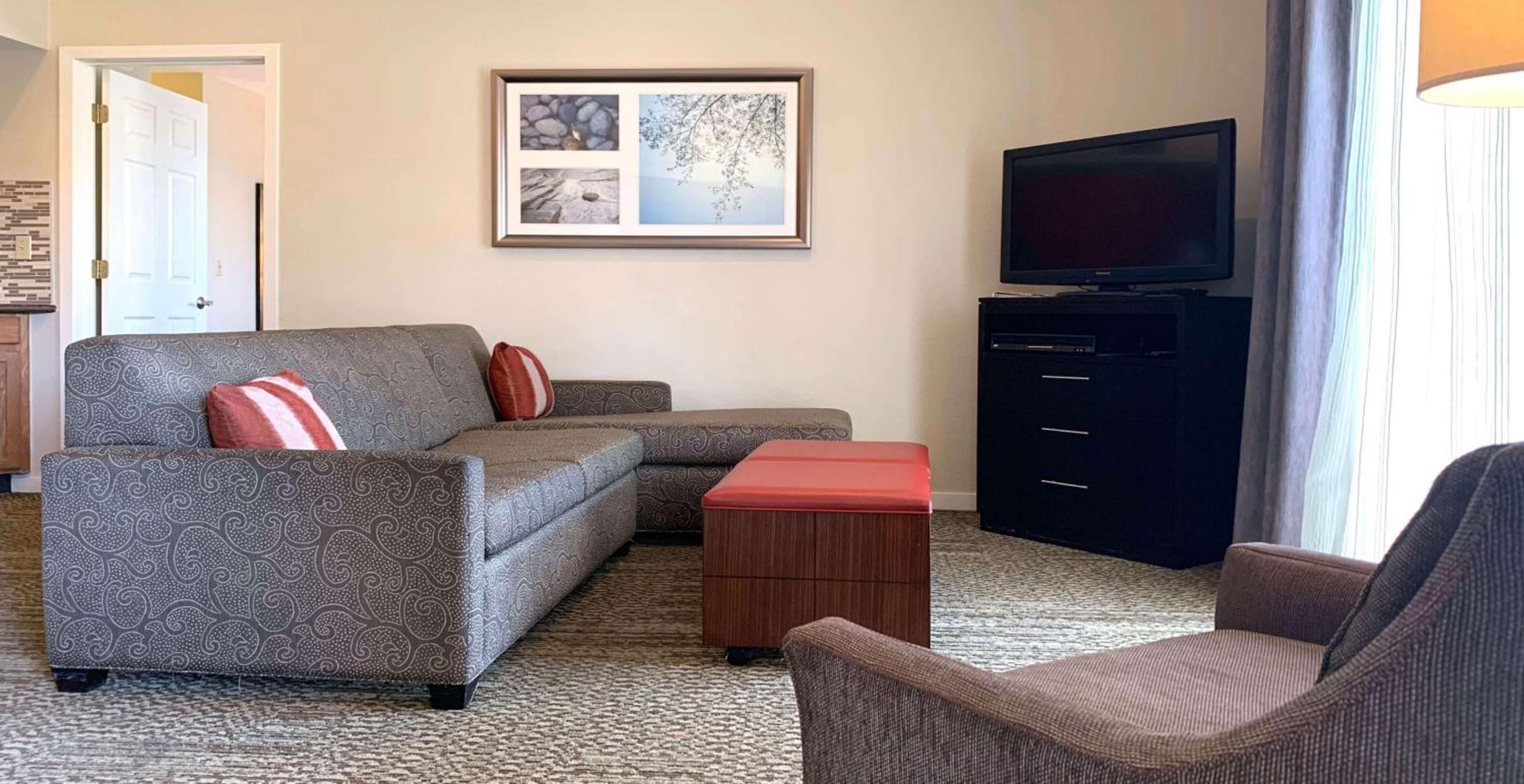 Two-Bedroom King and Queen Bed Suite - Photo 4