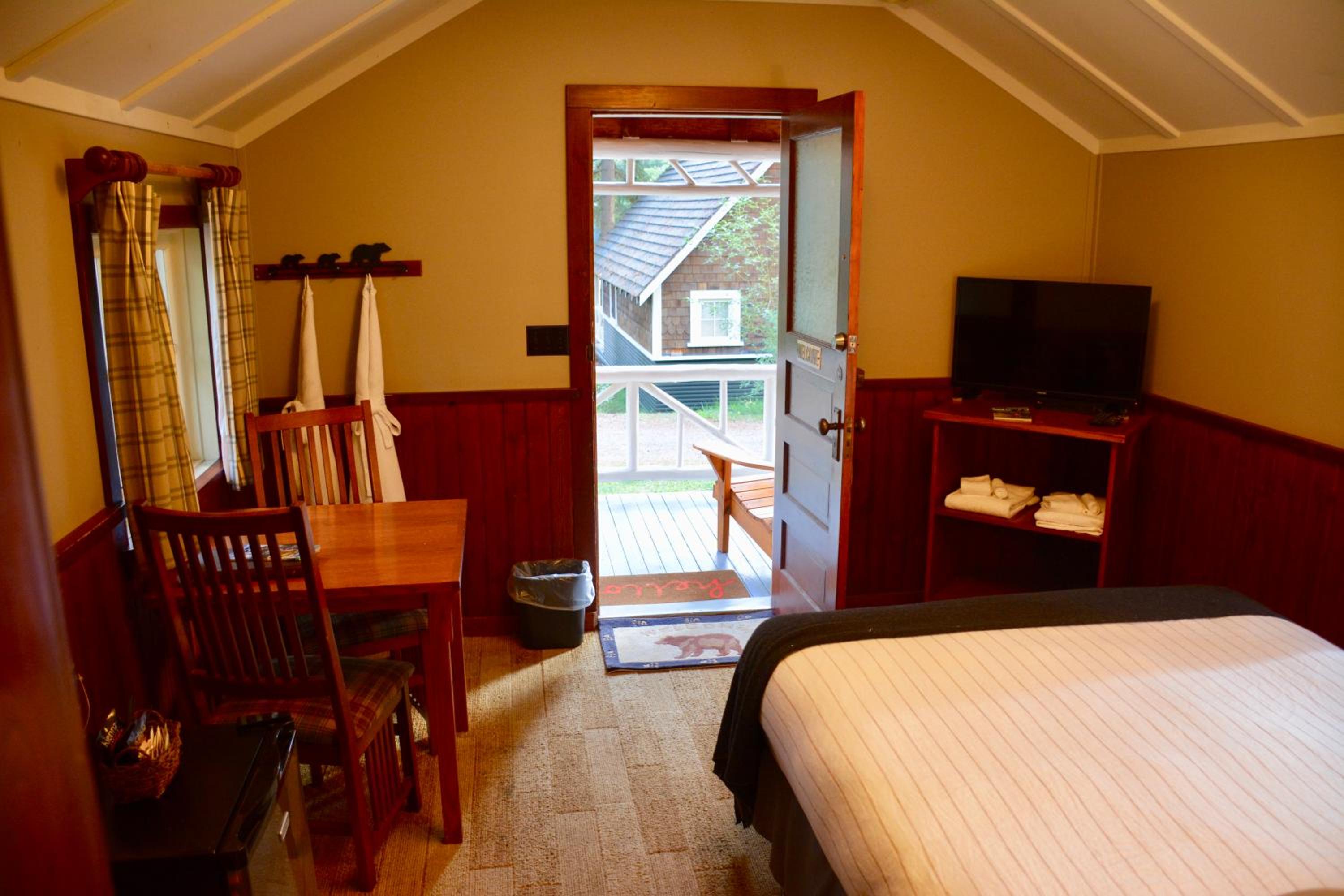 Red Cabin photo 3
