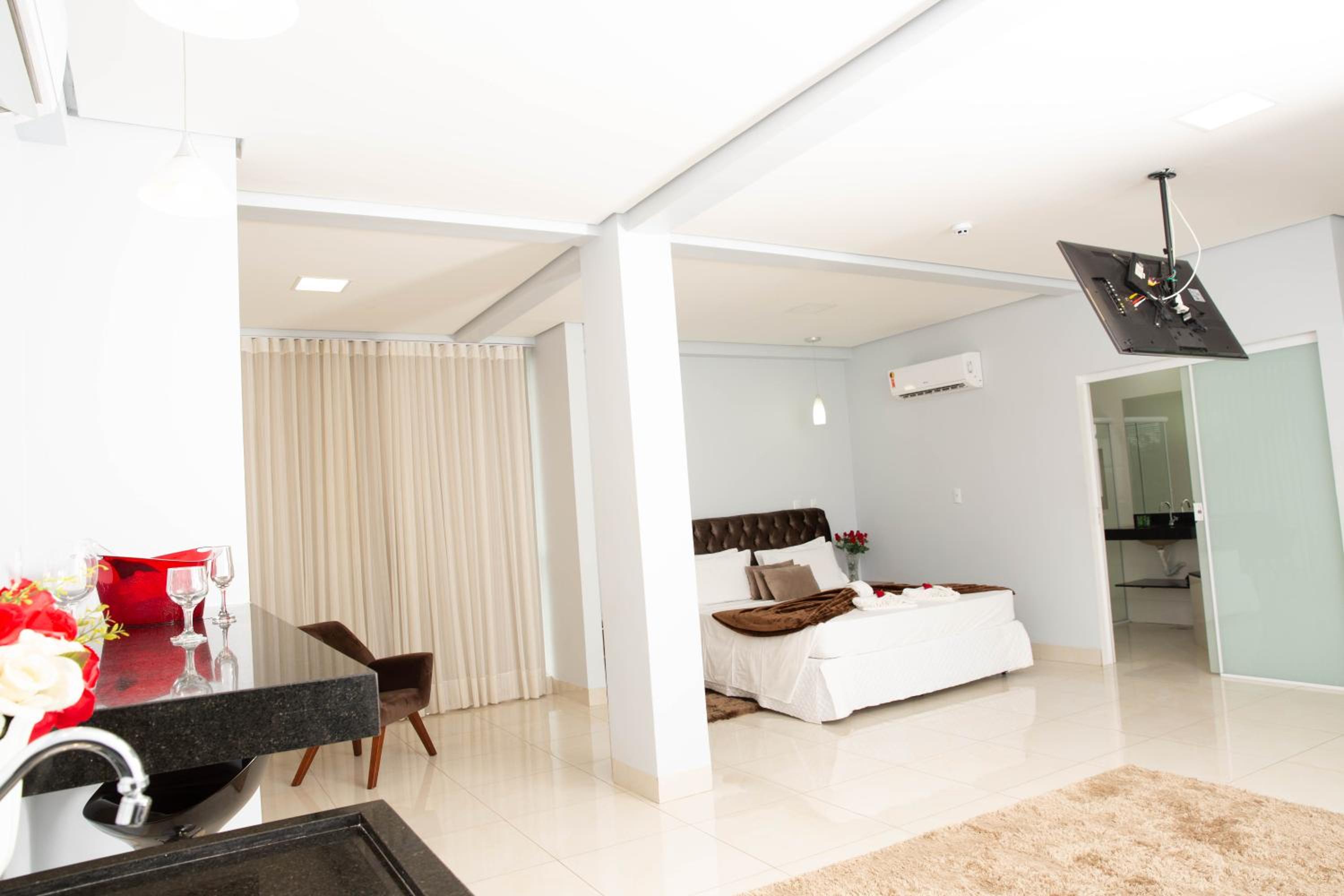 Deluxe Suite with Spa Bath photo 2