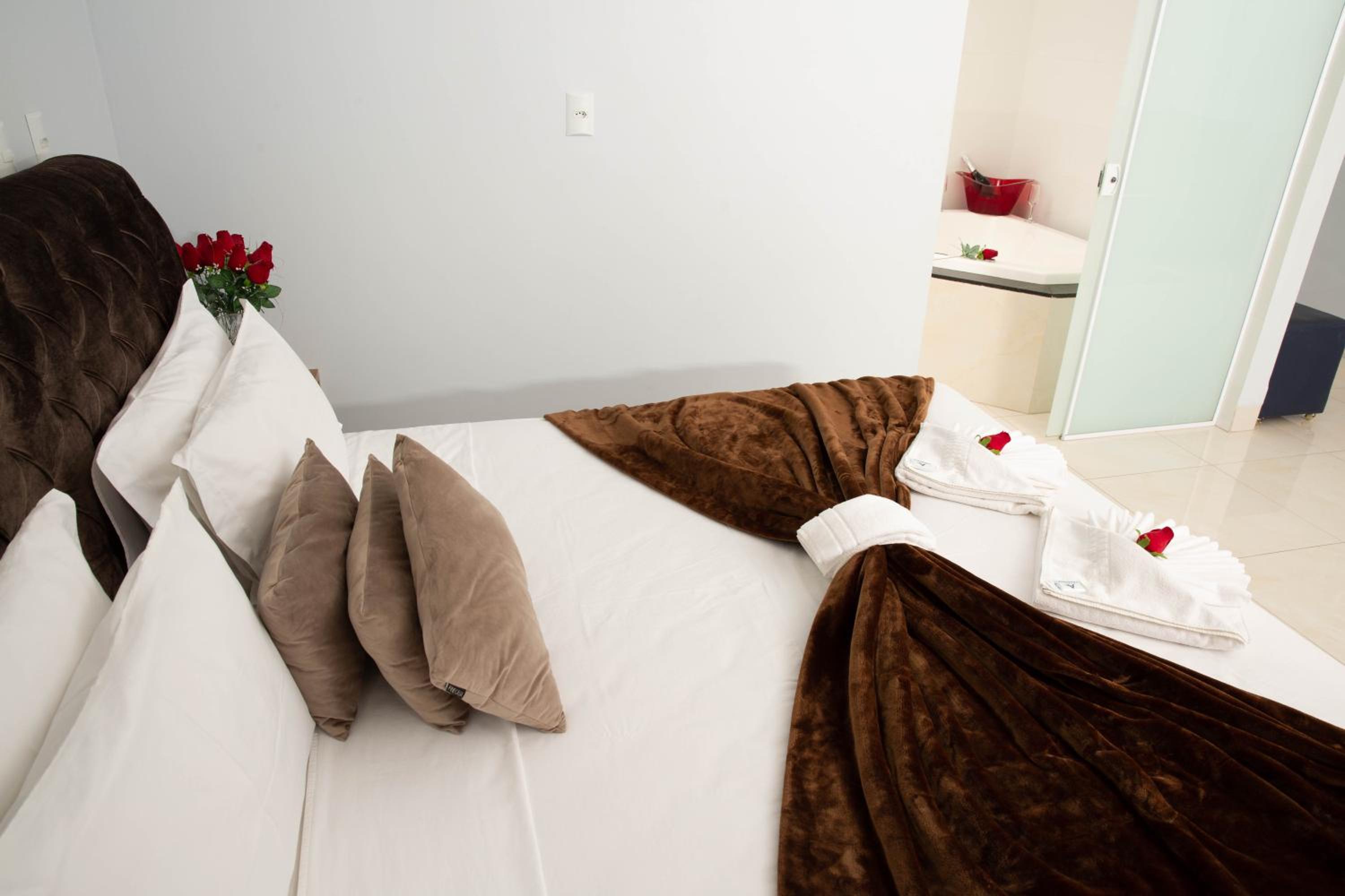 Deluxe Suite with Spa Bath photo 1